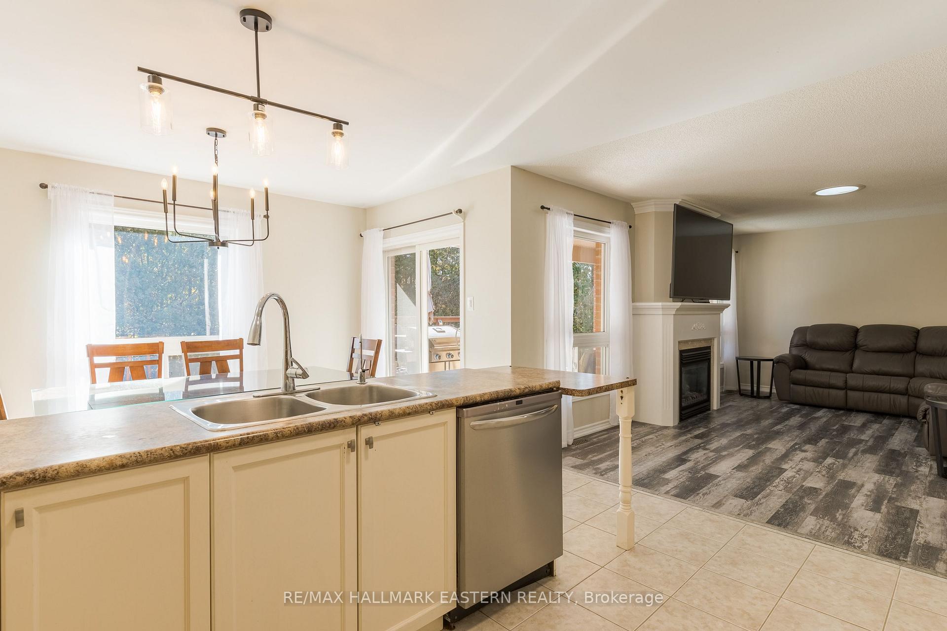 Photo 6 of 10 Springbank Road, Kawartha Lakes, Omemee — HOMEH