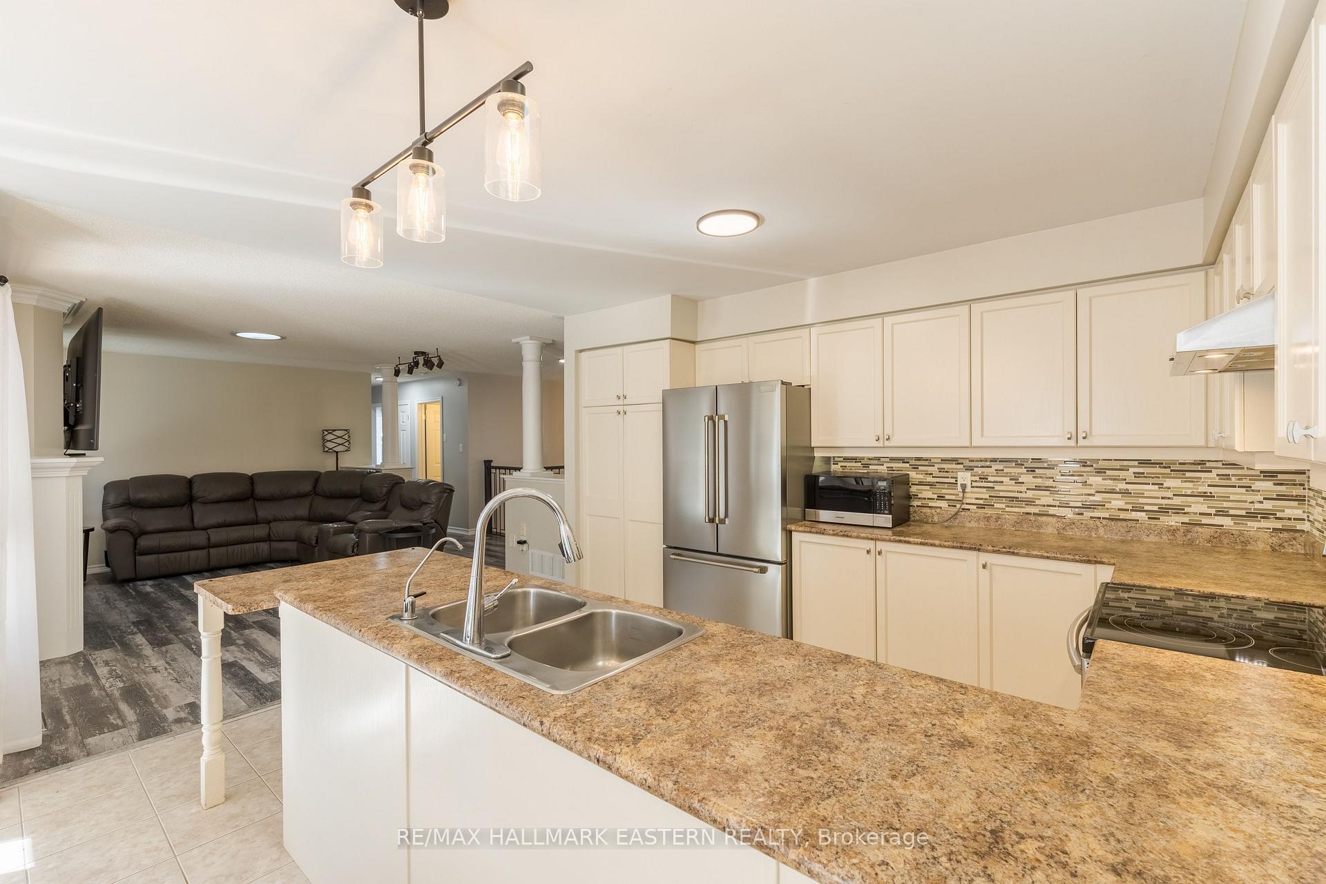 Photo 8 of 10 Springbank Road, Kawartha Lakes, Omemee — HOMEH