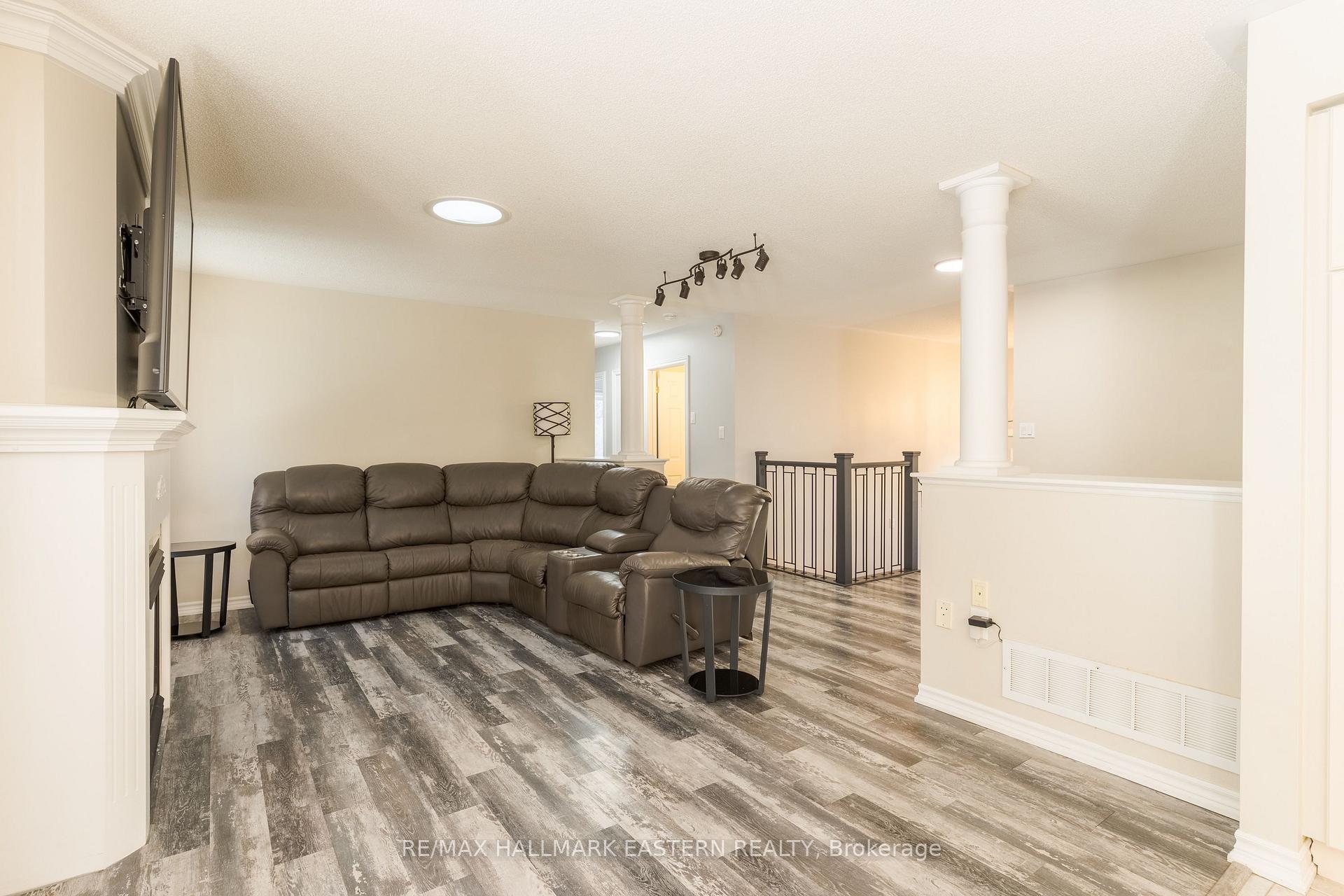 Photo 11 of 10 Springbank Road, Kawartha Lakes, Omemee — HOMEH