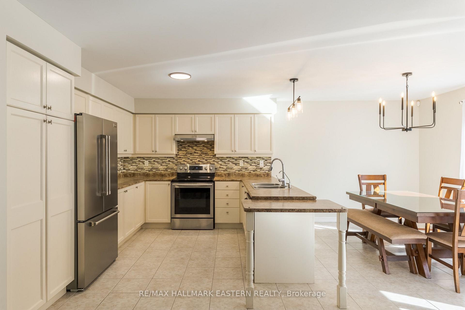 Photo 13 of 10 Springbank Road, Kawartha Lakes, Omemee — HOMEH