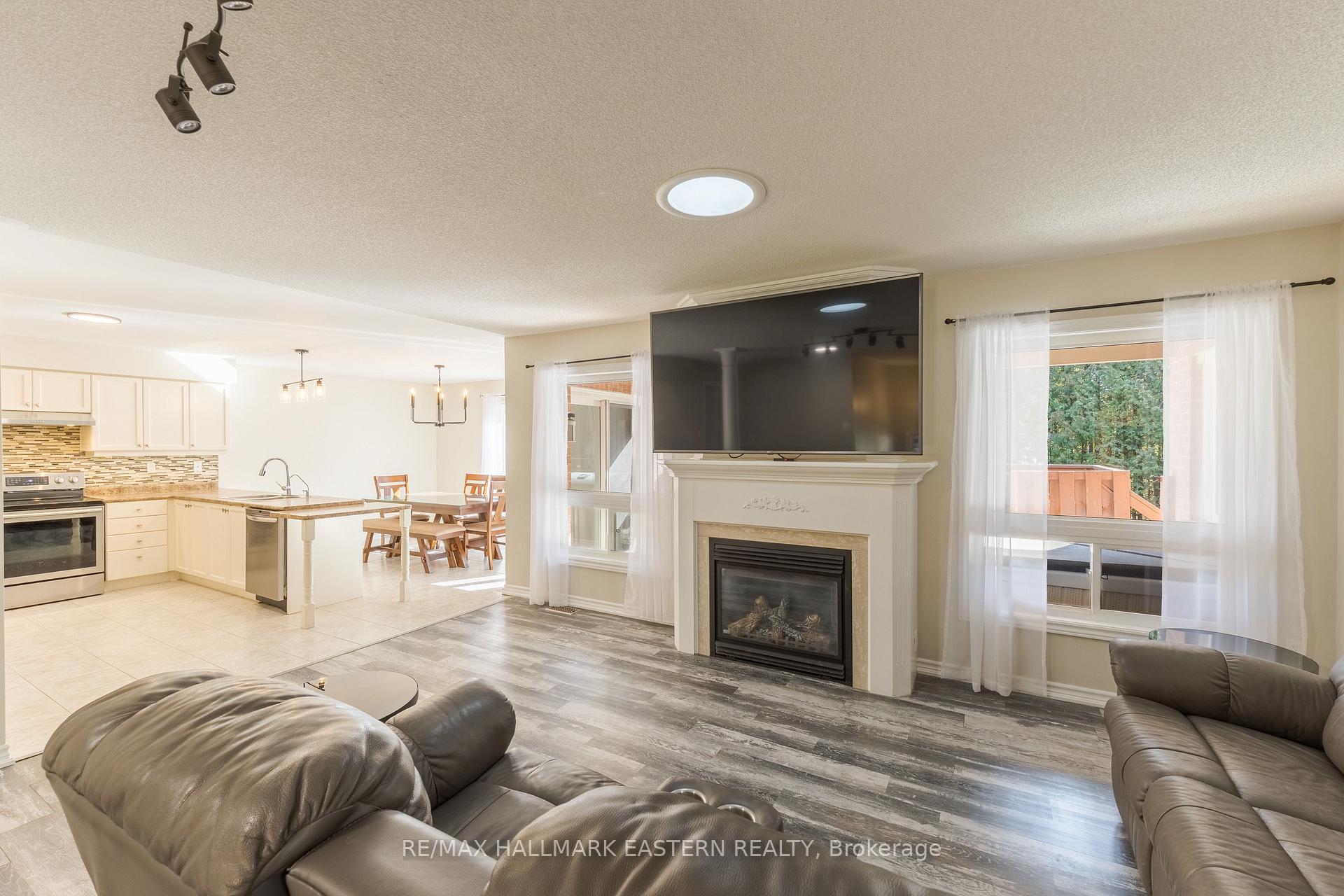 Photo 15 of 10 Springbank Road, Kawartha Lakes, Omemee — HOMEH