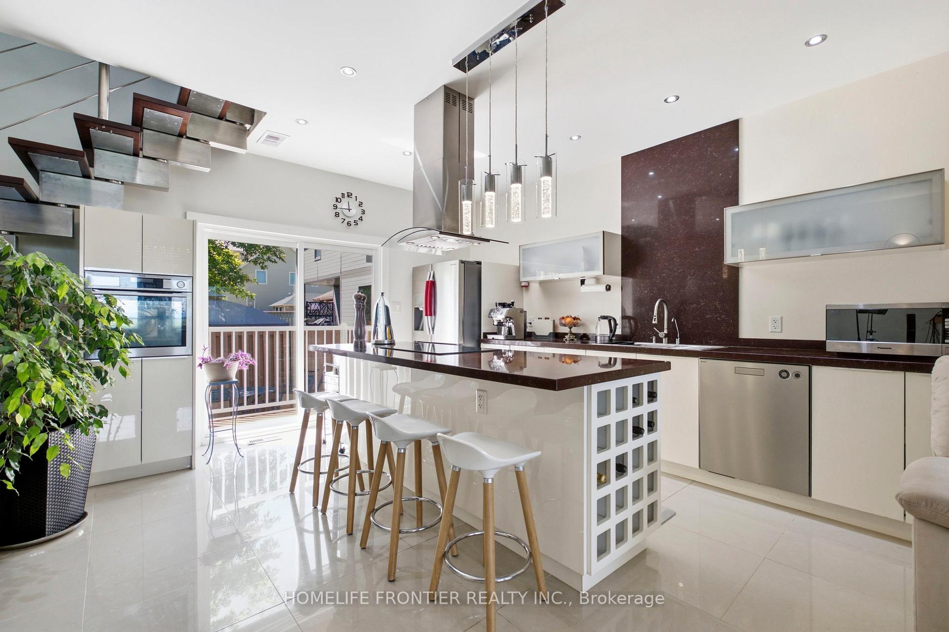 Photo 15 of 813 Lake Drive E, Georgina, Sutton & Jackson's Point — HOMEH