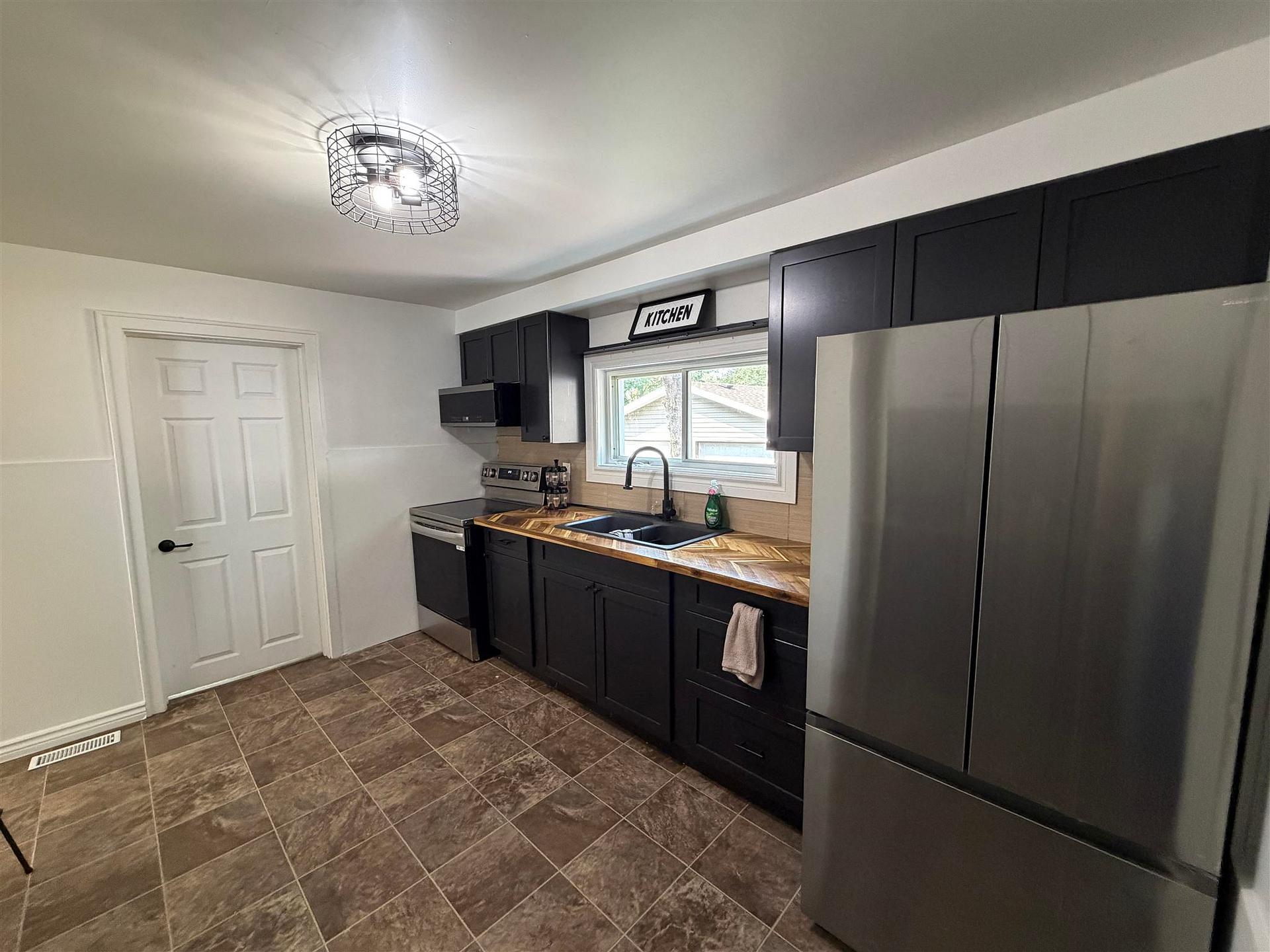 Photo 7 of 328 McNabb Street, Sault Ste Marie, Ward 3 — HOMEH