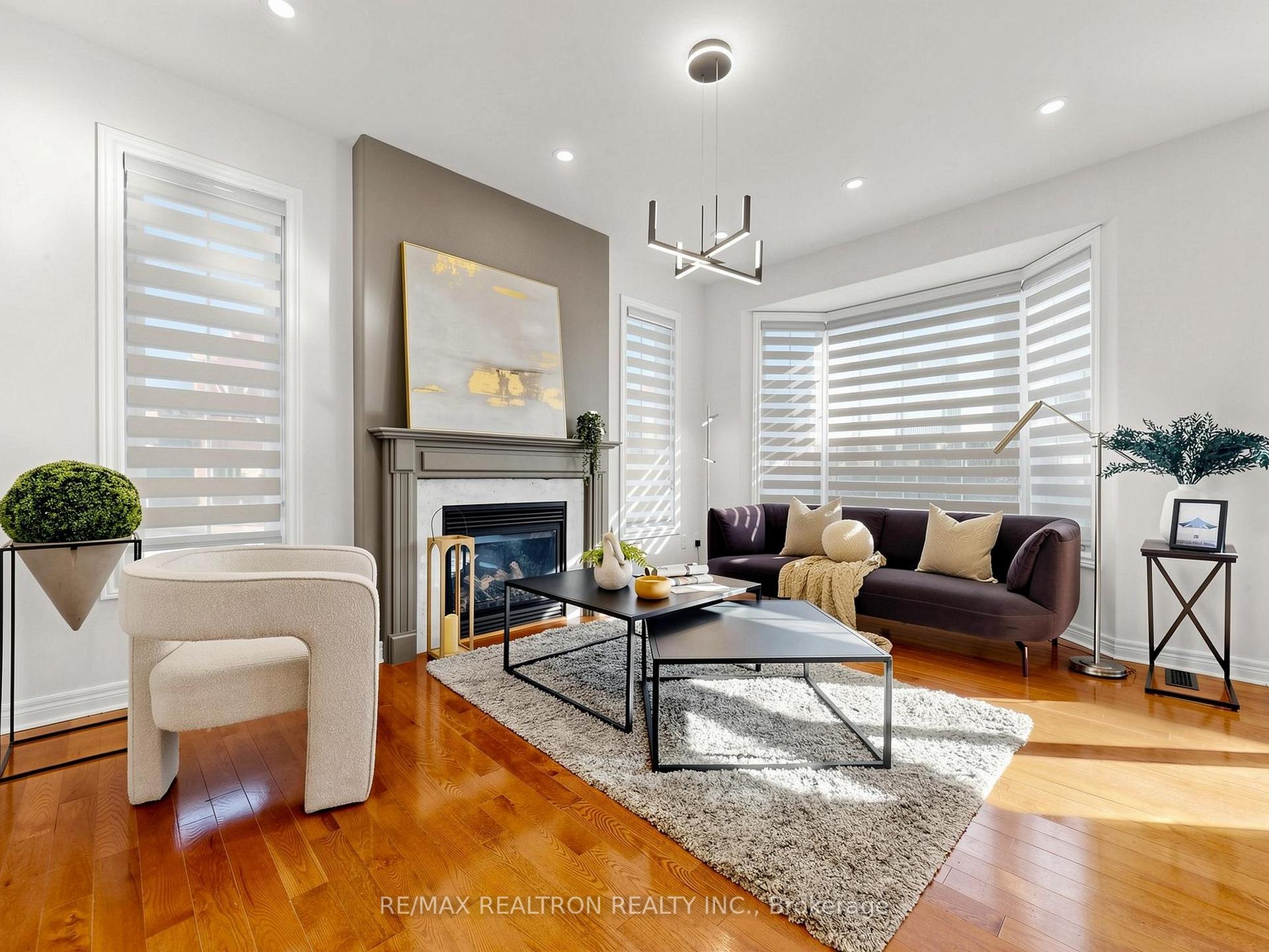 Photo 3 of 46 Mary Ellen Baker Crescent, Vaughan, Patterson — HOMEH