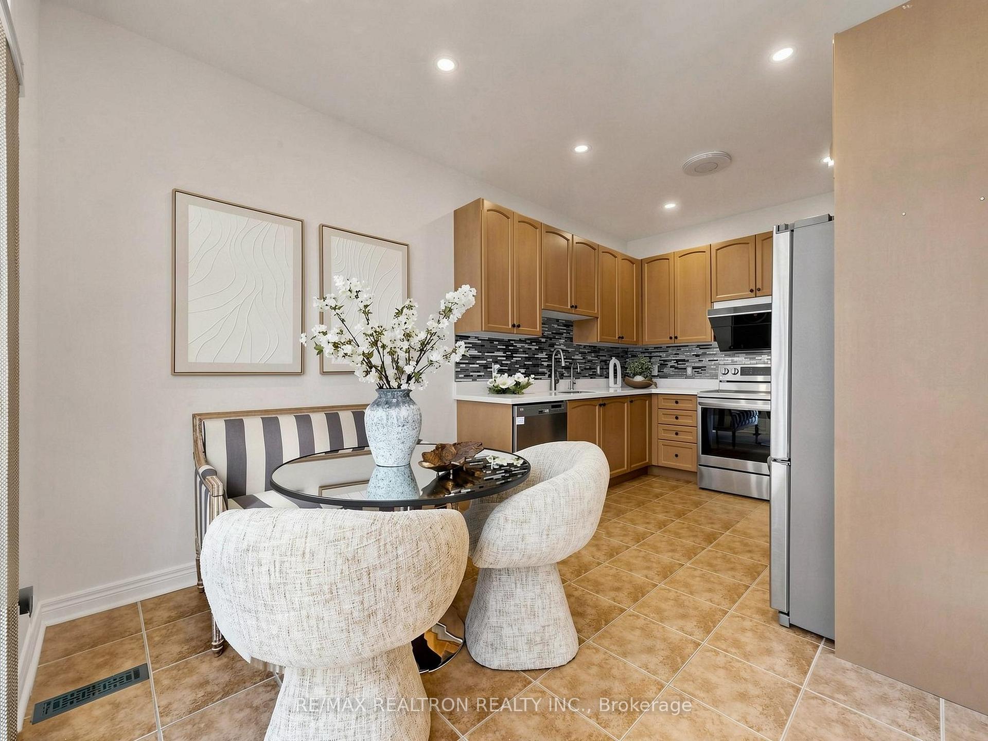 Photo 9 of 46 Mary Ellen Baker Crescent, Vaughan, Patterson — HOMEH