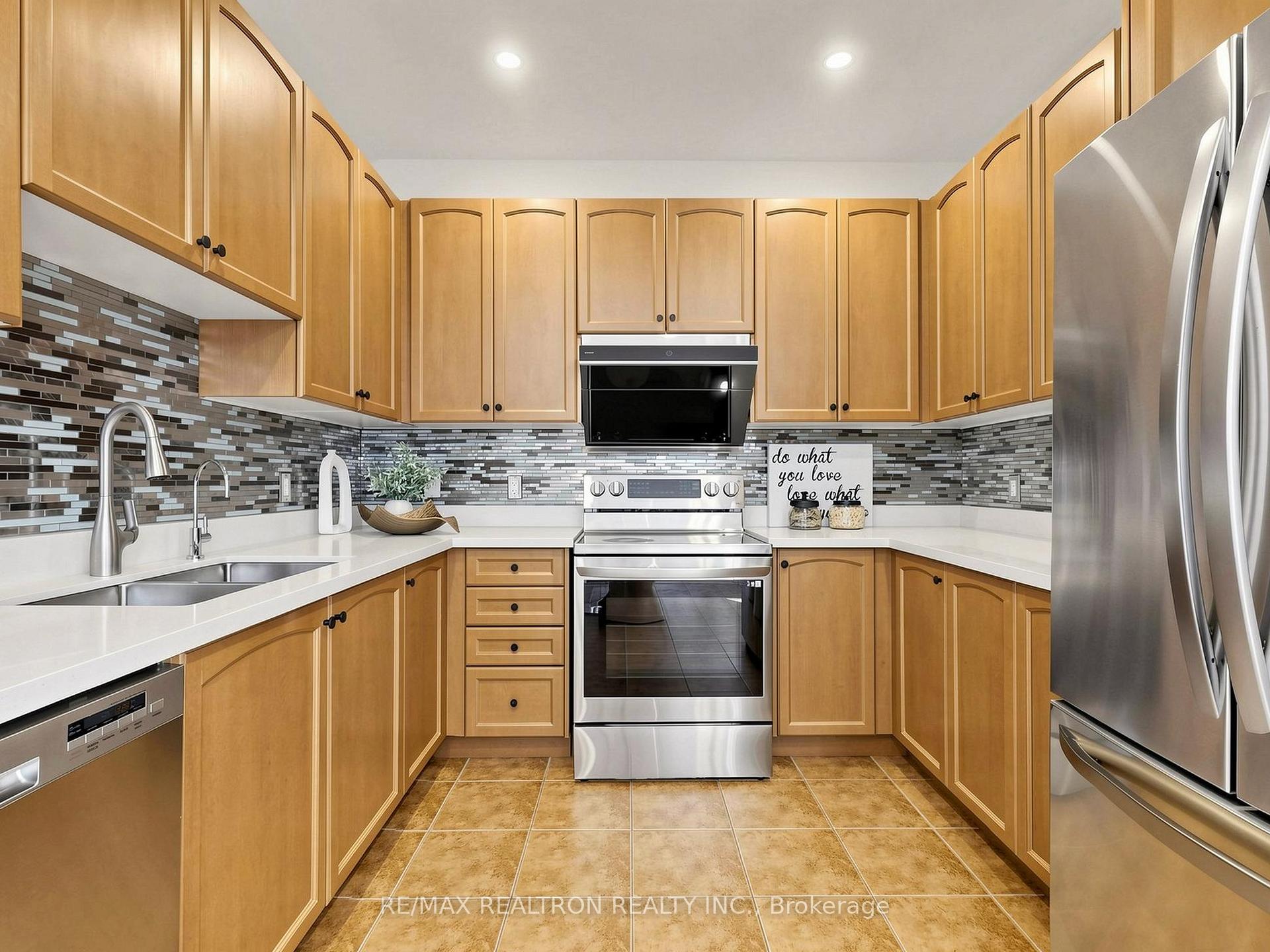 Photo 10 of 46 Mary Ellen Baker Crescent, Vaughan, Patterson — HOMEH