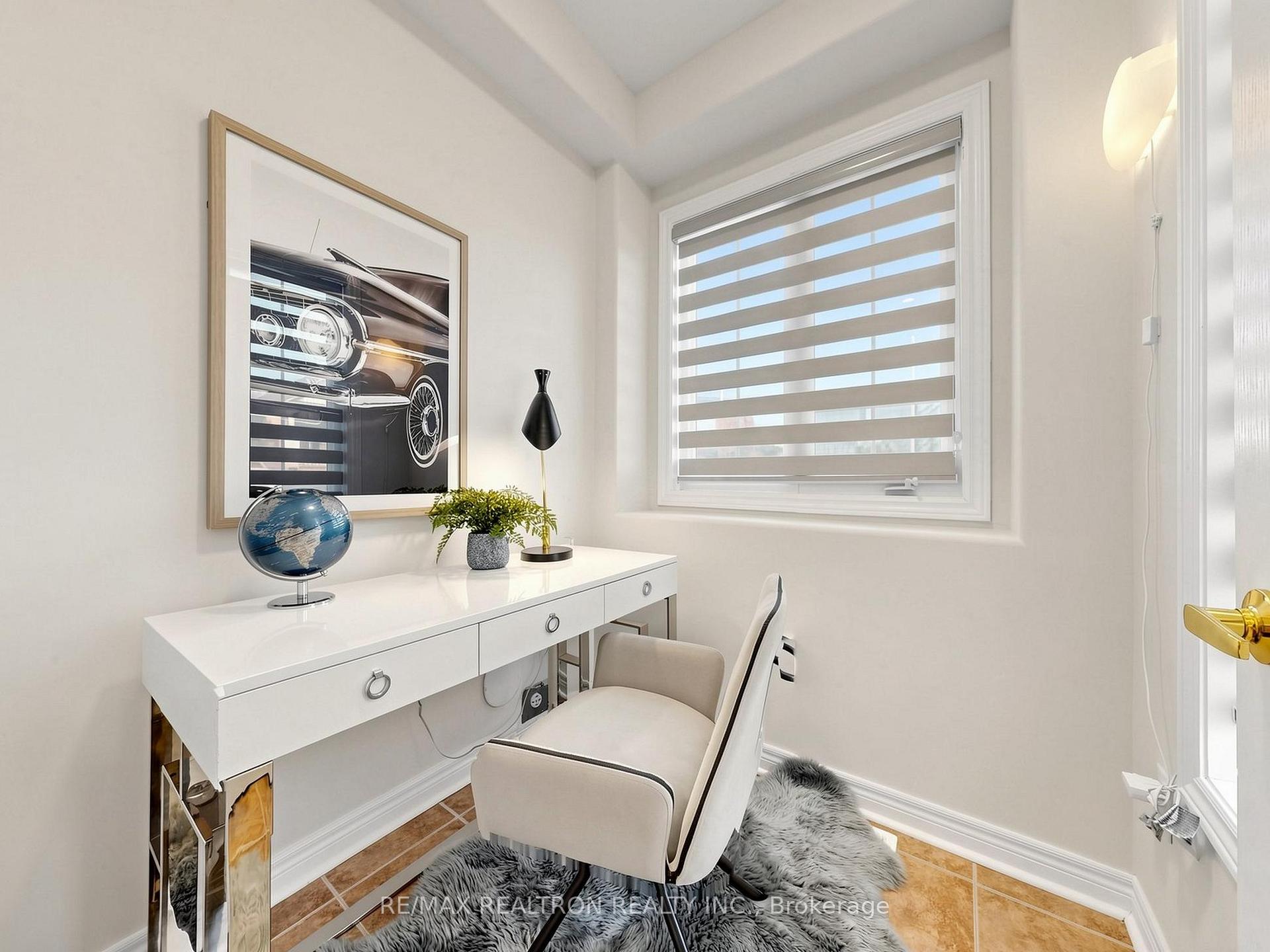 Photo 12 of 46 Mary Ellen Baker Crescent, Vaughan, Patterson — HOMEH