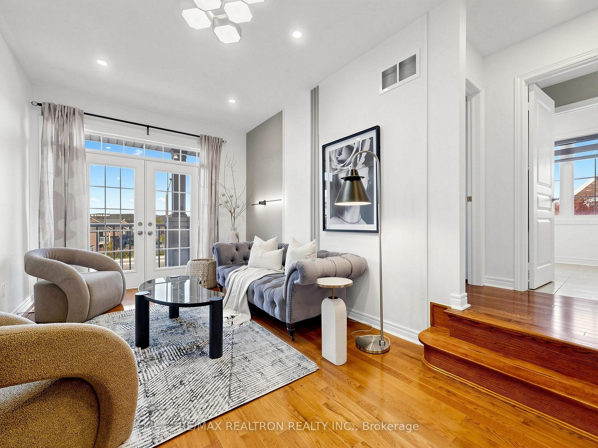 Photo 15 of 46 Mary Ellen Baker Crescent, Vaughan, Patterson — HOMEH