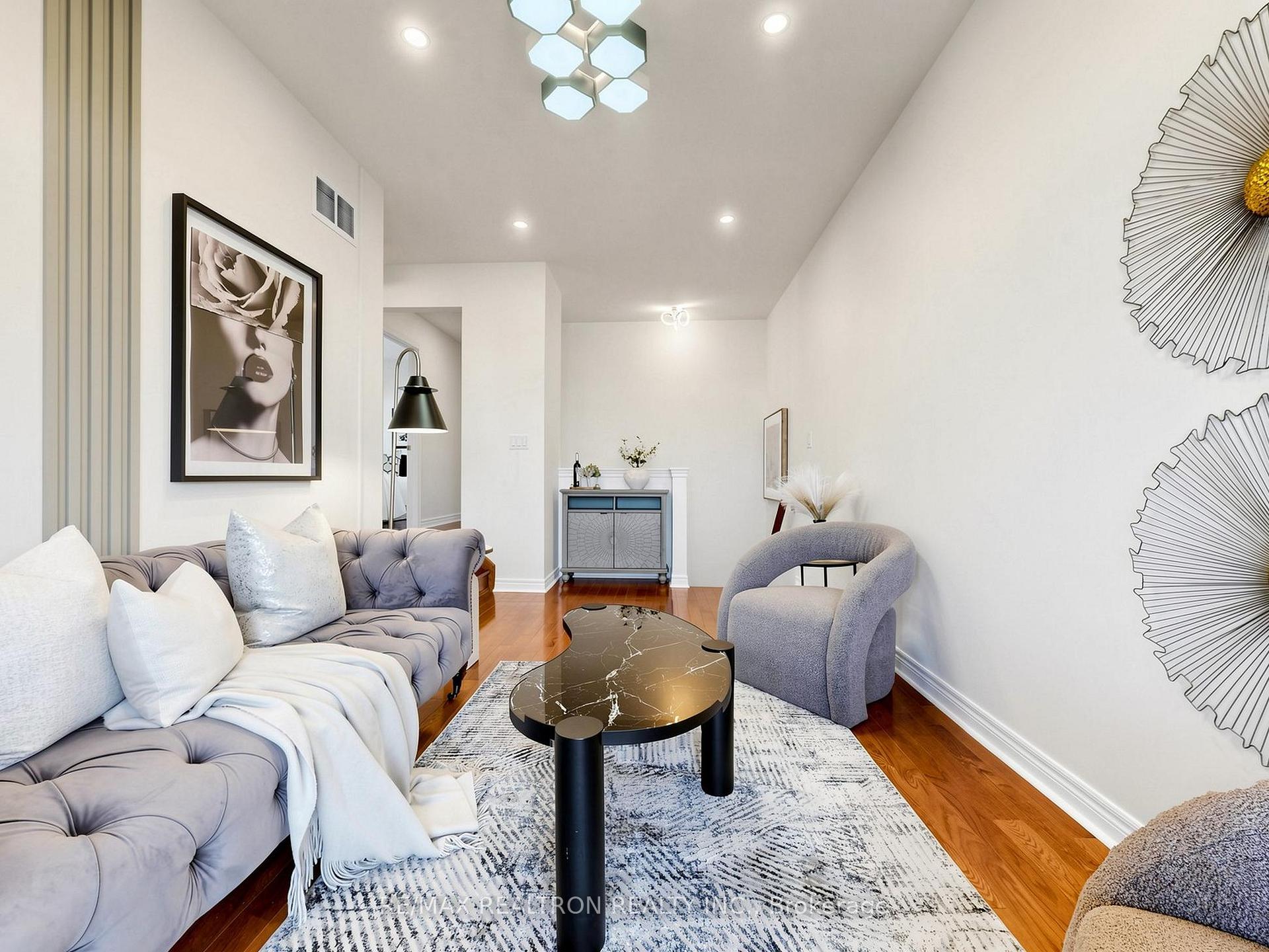 Photo 18 of 46 Mary Ellen Baker Crescent, Vaughan, Patterson — HOMEH