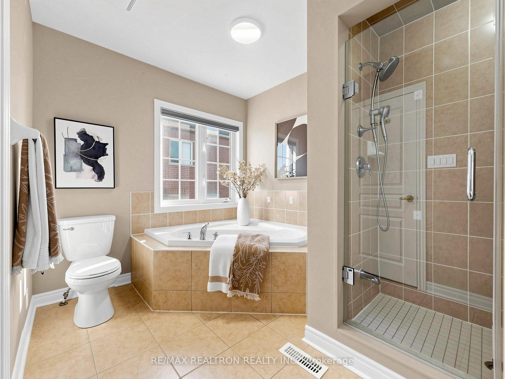 Photo 24 of 46 Mary Ellen Baker Crescent, Vaughan, Patterson — HOMEH