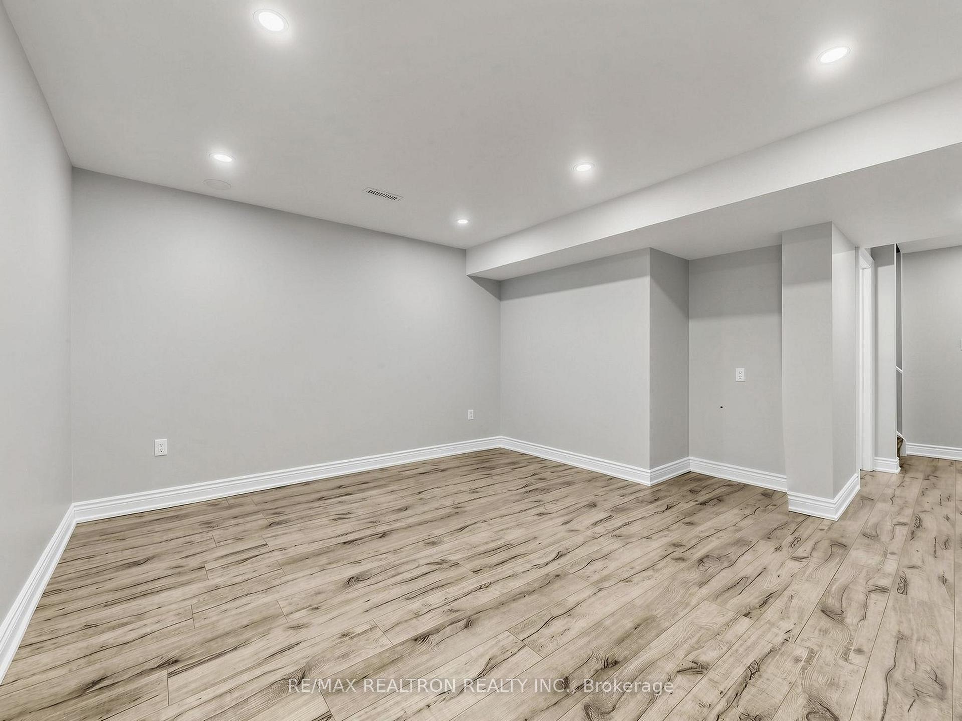 Photo 36 of 46 Mary Ellen Baker Crescent, Vaughan, Patterson — HOMEH