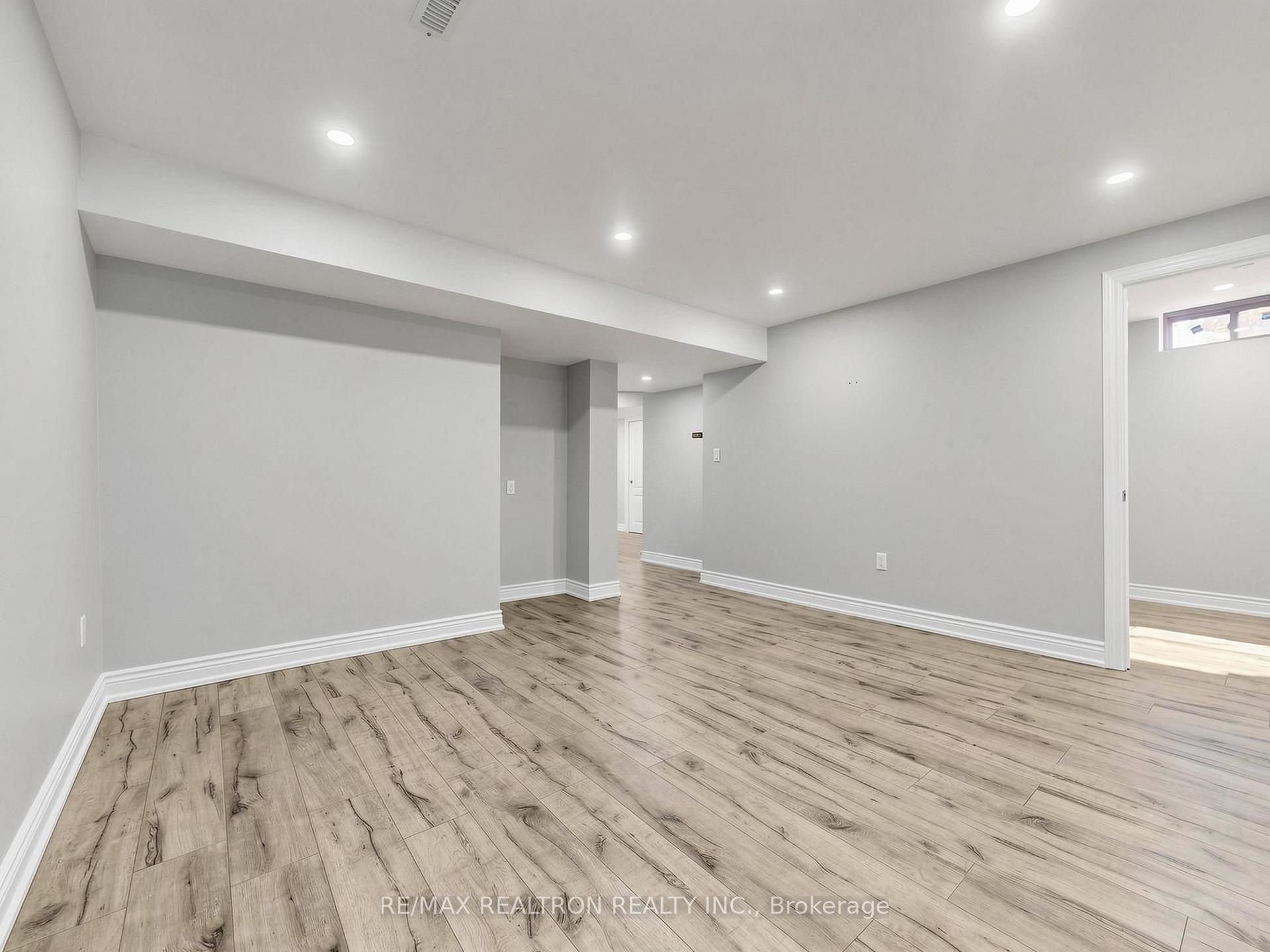 Photo 37 of 46 Mary Ellen Baker Crescent, Vaughan, Patterson — HOMEH