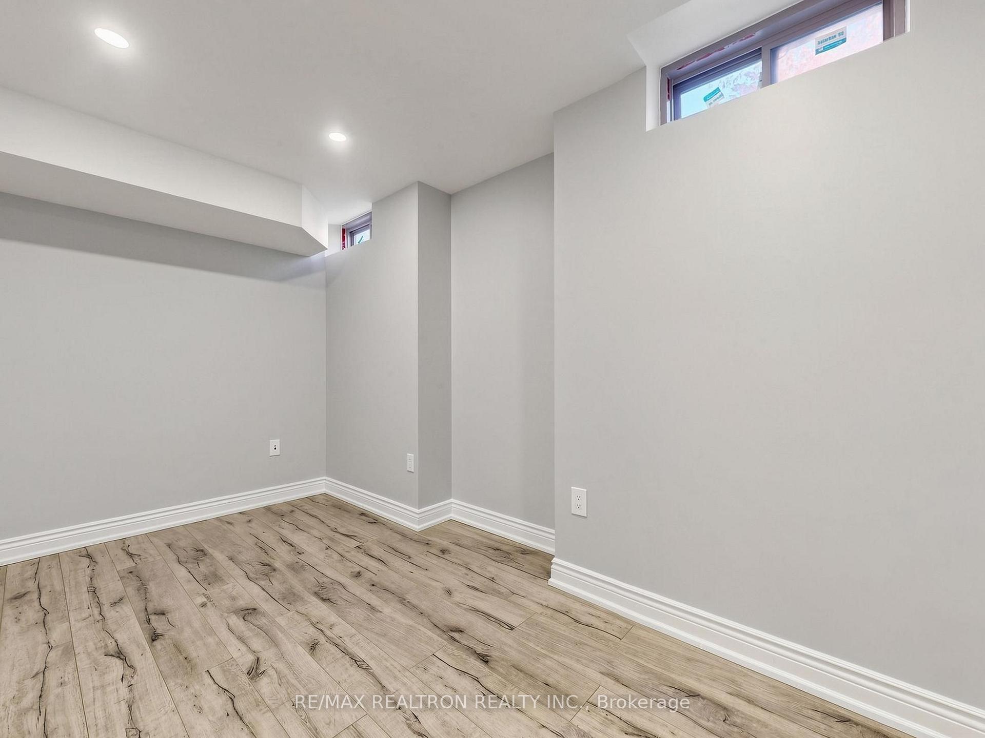 Photo 38 of 46 Mary Ellen Baker Crescent, Vaughan, Patterson — HOMEH