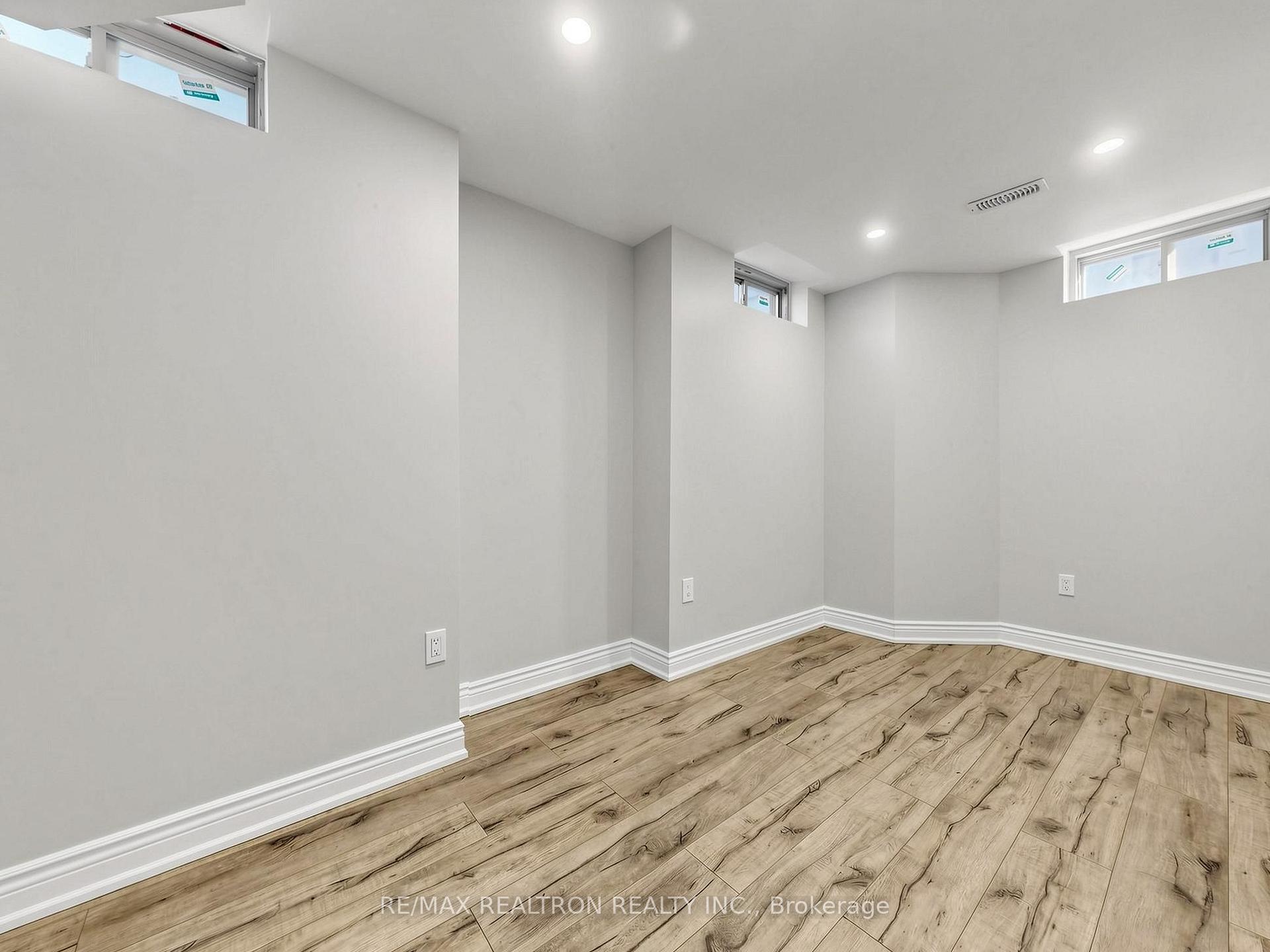 Photo 39 of 46 Mary Ellen Baker Crescent, Vaughan, Patterson — HOMEH