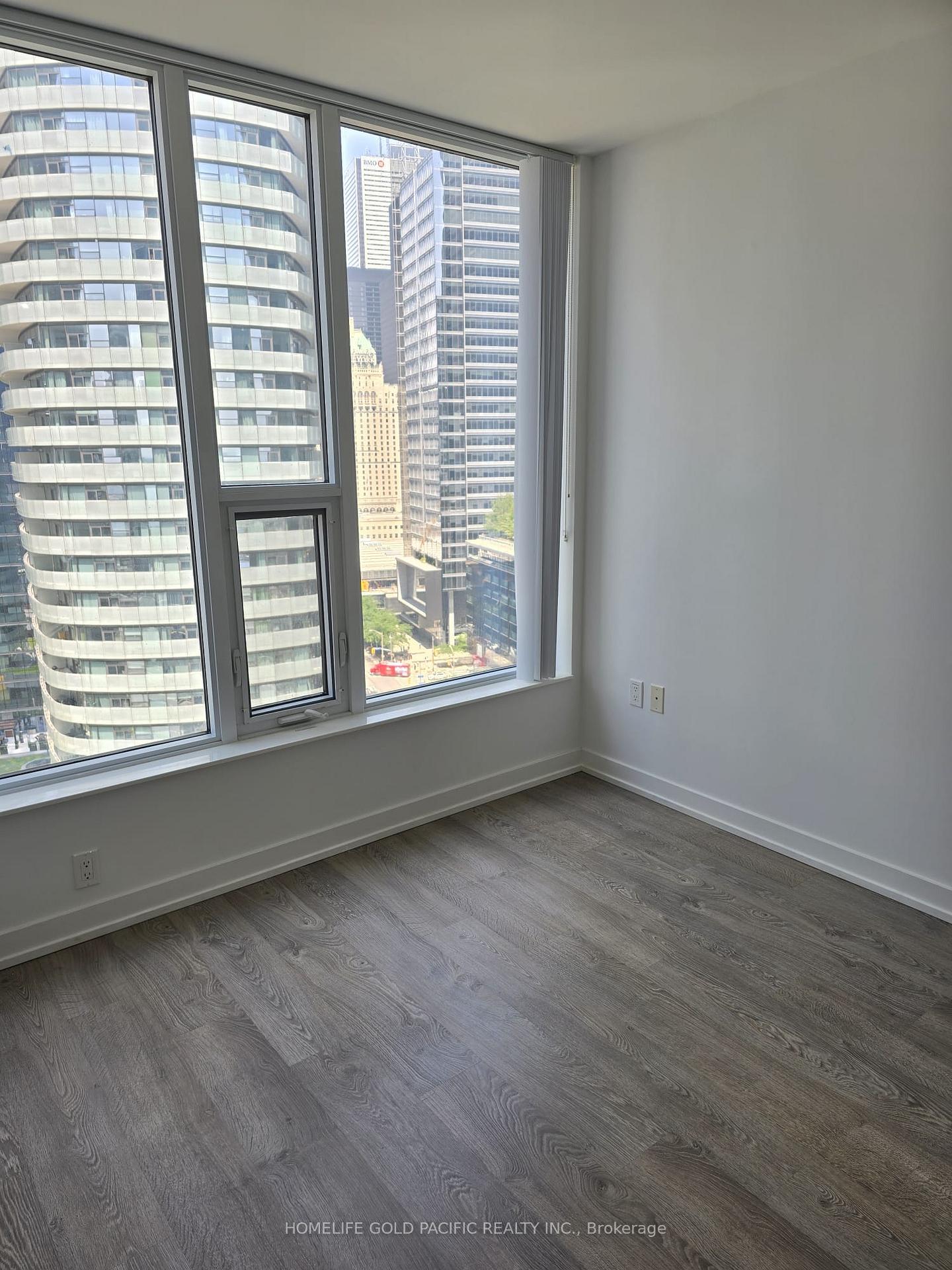 Photo 4 of Unit 1901, 10 York Street, Toronto, Waterfront Communities — HOMEH