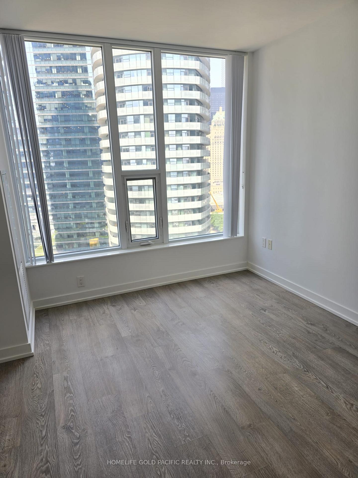 Photo 5 of Unit 1901, 10 York Street, Toronto, Waterfront Communities — HOMEH