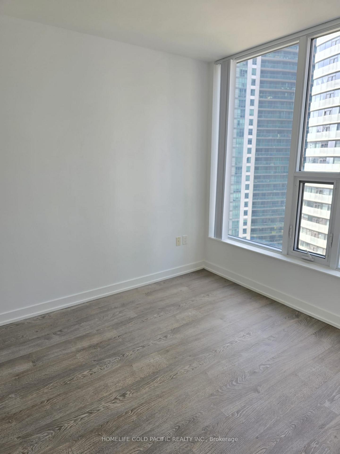 Photo 10 of Unit 1901, 10 York Street, Toronto, Waterfront Communities — HOMEH