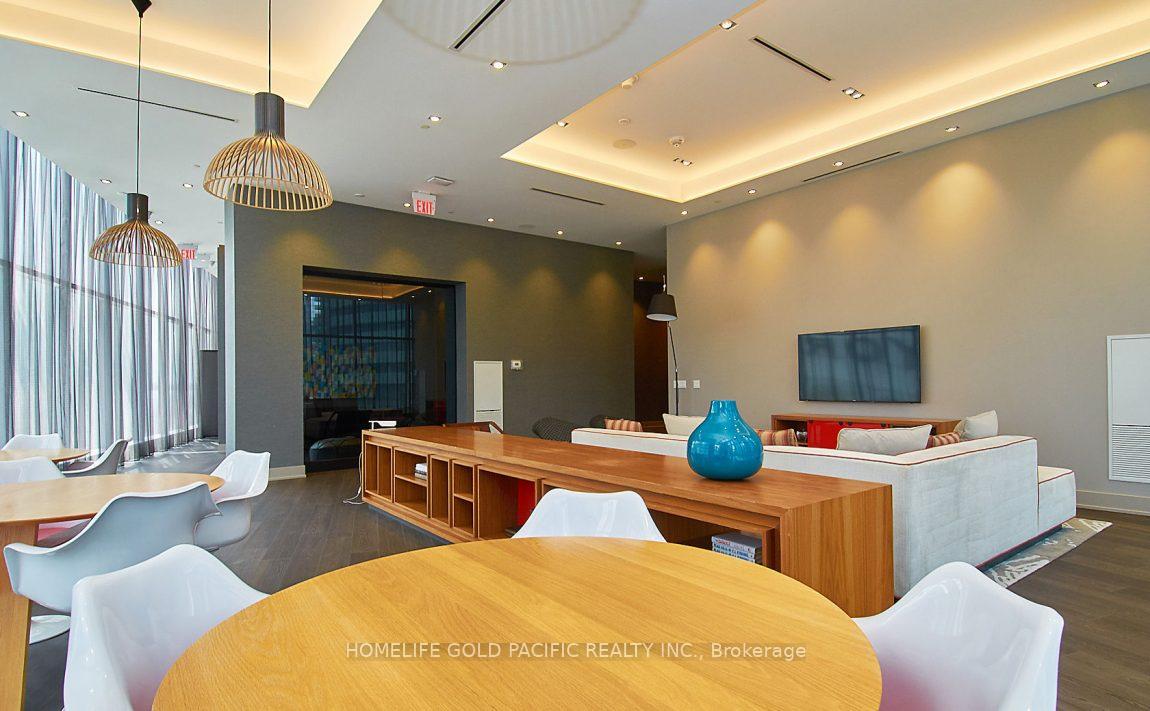 Photo 13 of Unit 1901, 10 York Street, Toronto, Waterfront Communities — HOMEH