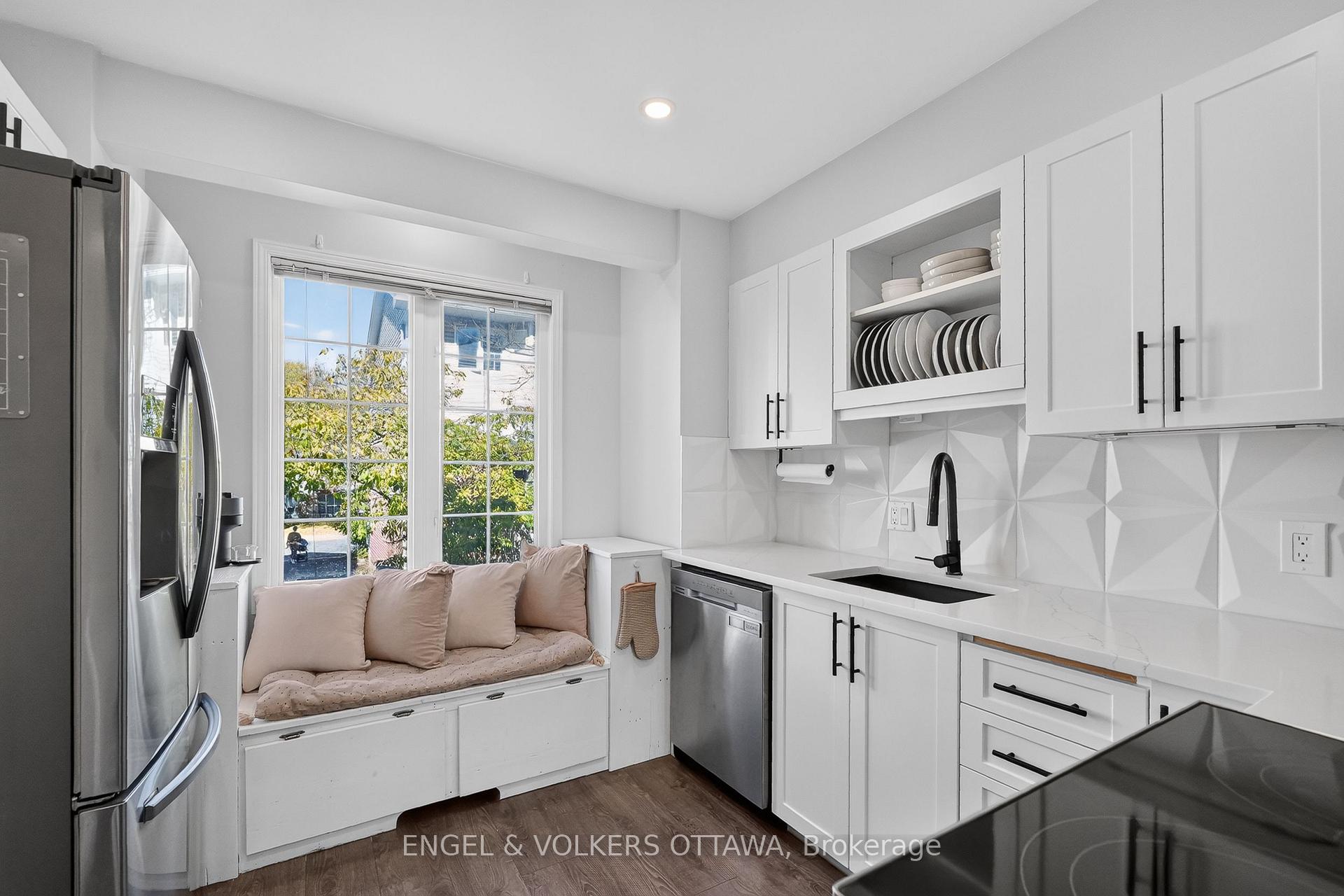 Photo 4 of Unit 10, 1160 Belanger Avenue, Ottawa, Billings Bridge — HOMEH