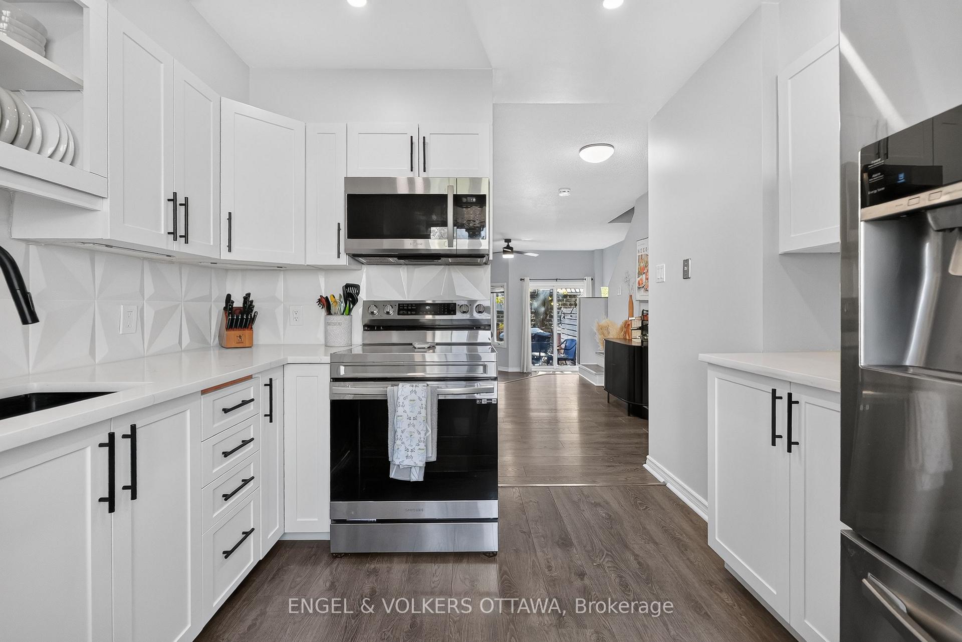 Photo 5 of Unit 10, 1160 Belanger Avenue, Ottawa, Billings Bridge — HOMEH