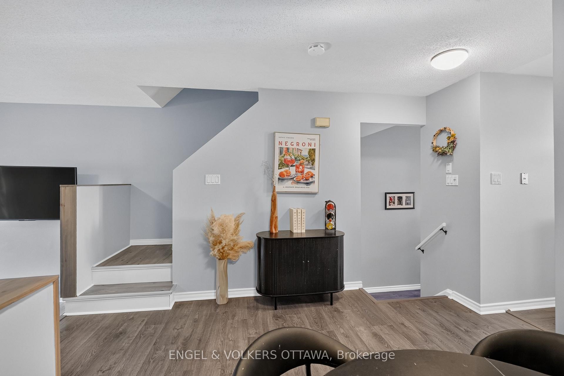 Photo 8 of Unit 10, 1160 Belanger Avenue, Ottawa, Billings Bridge — HOMEH