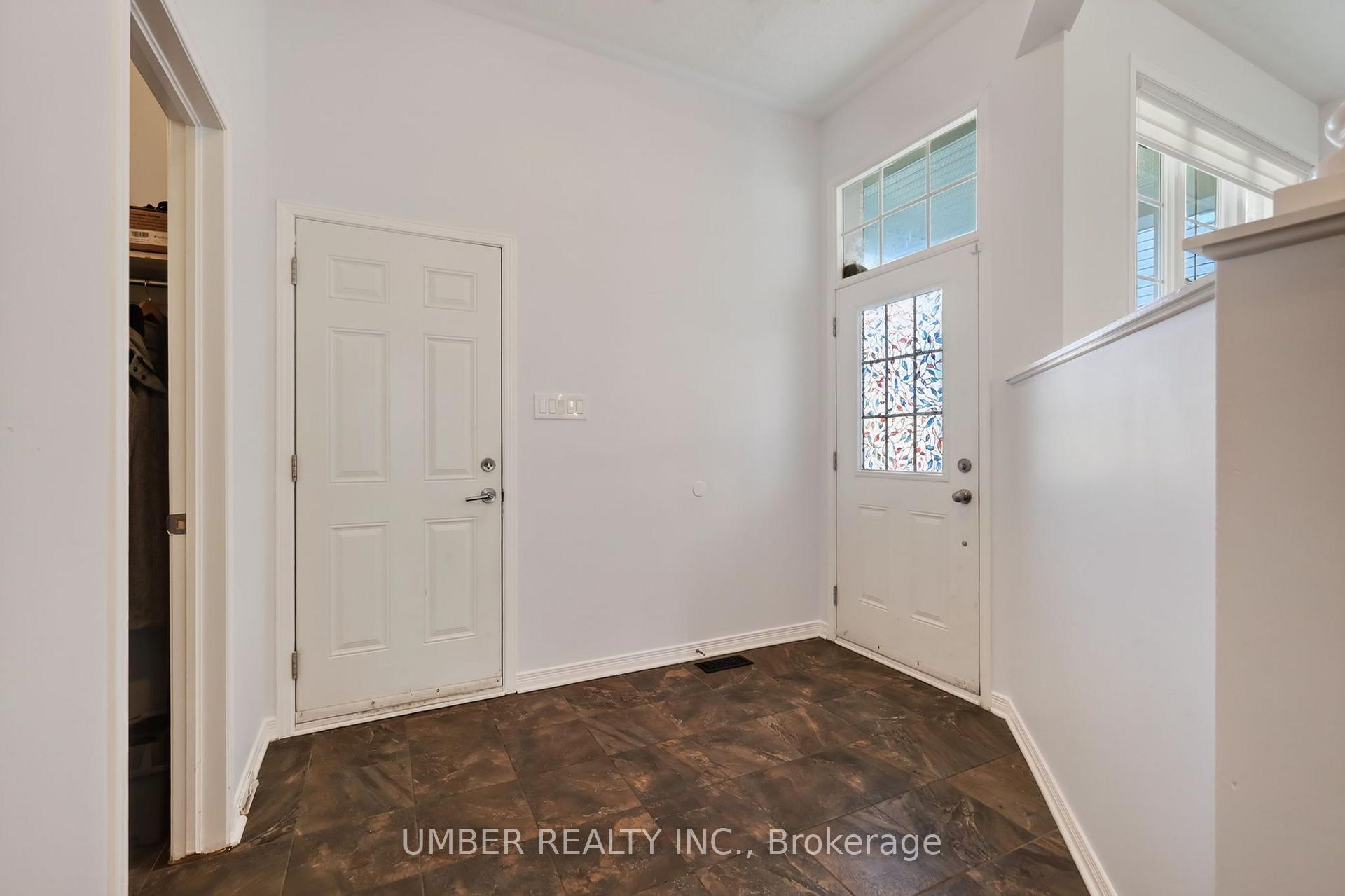 Photo 3 of 305 Bobolink Ridge, Ottawa, Kanata - Emerald Meadows/Trailwest — HOMEH
