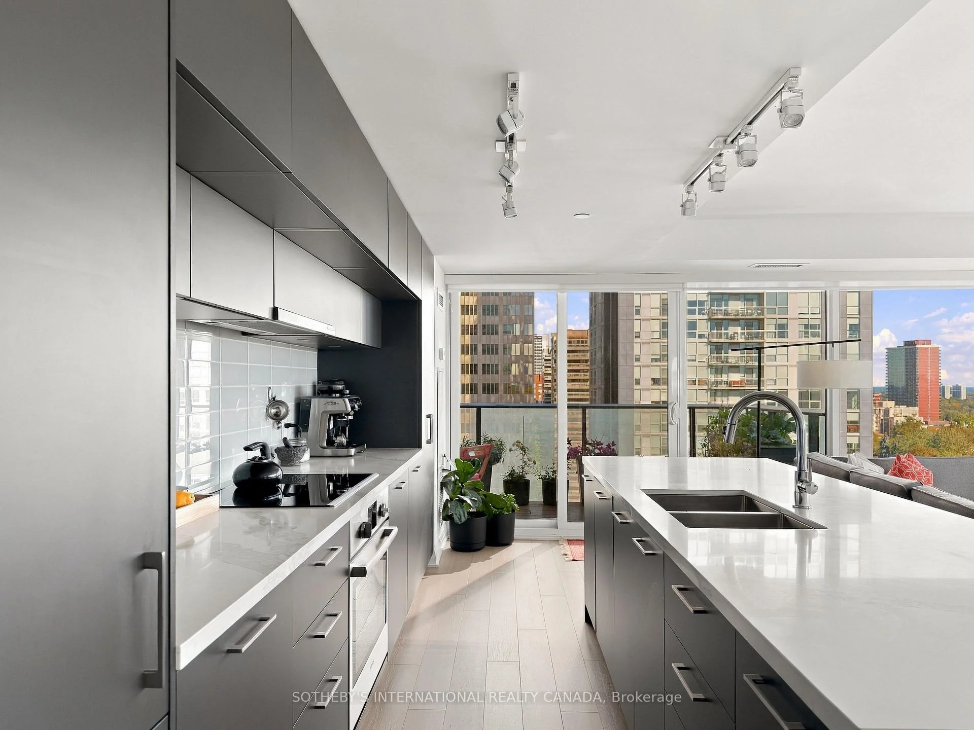Photo 3 of Unit 1310, 99 Foxbar Road, Toronto, Yonge-St. Clair — HOMEH