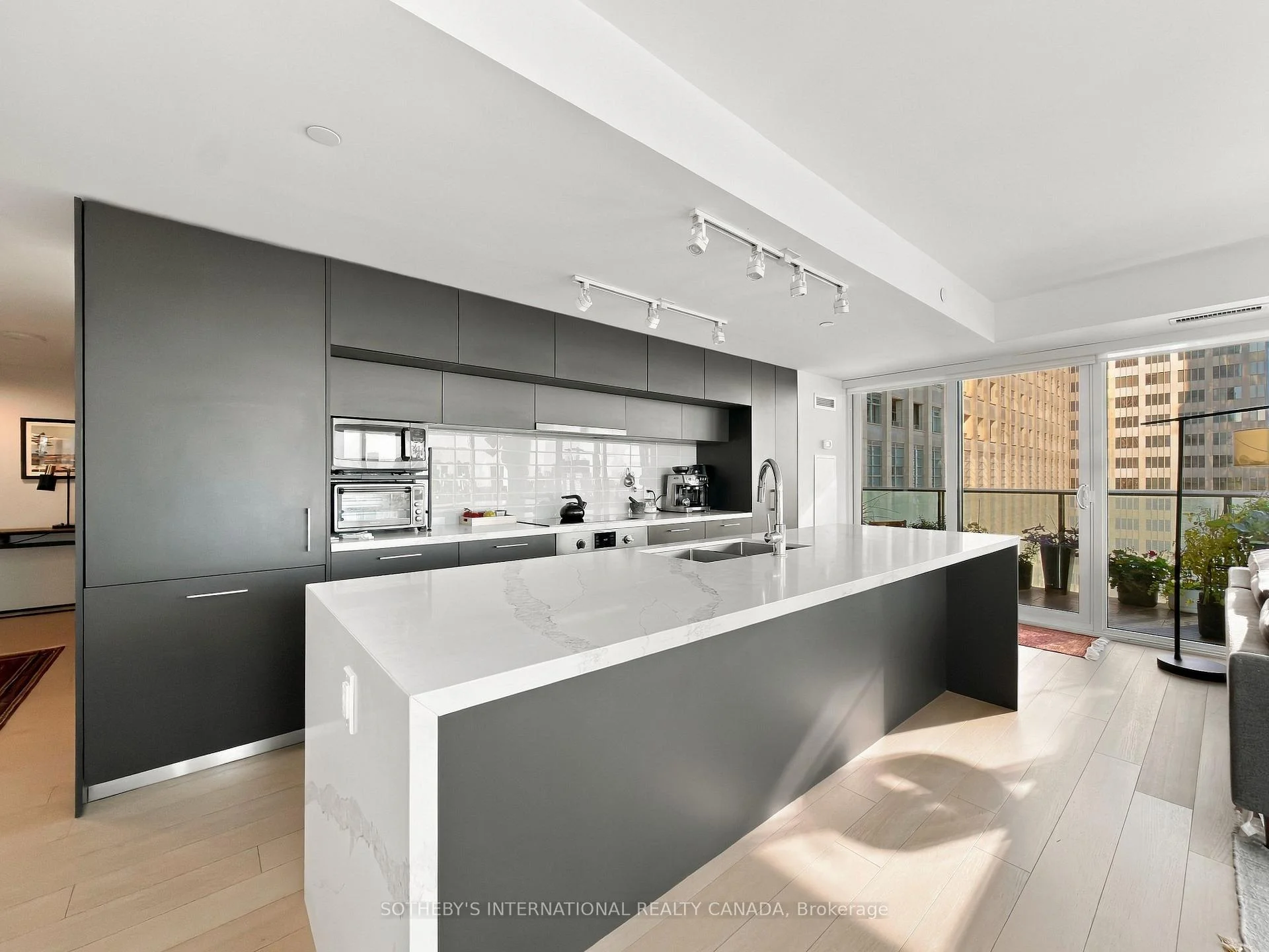 Photo 8 of Unit 1310, 99 Foxbar Road, Toronto, Yonge-St. Clair — HOMEH