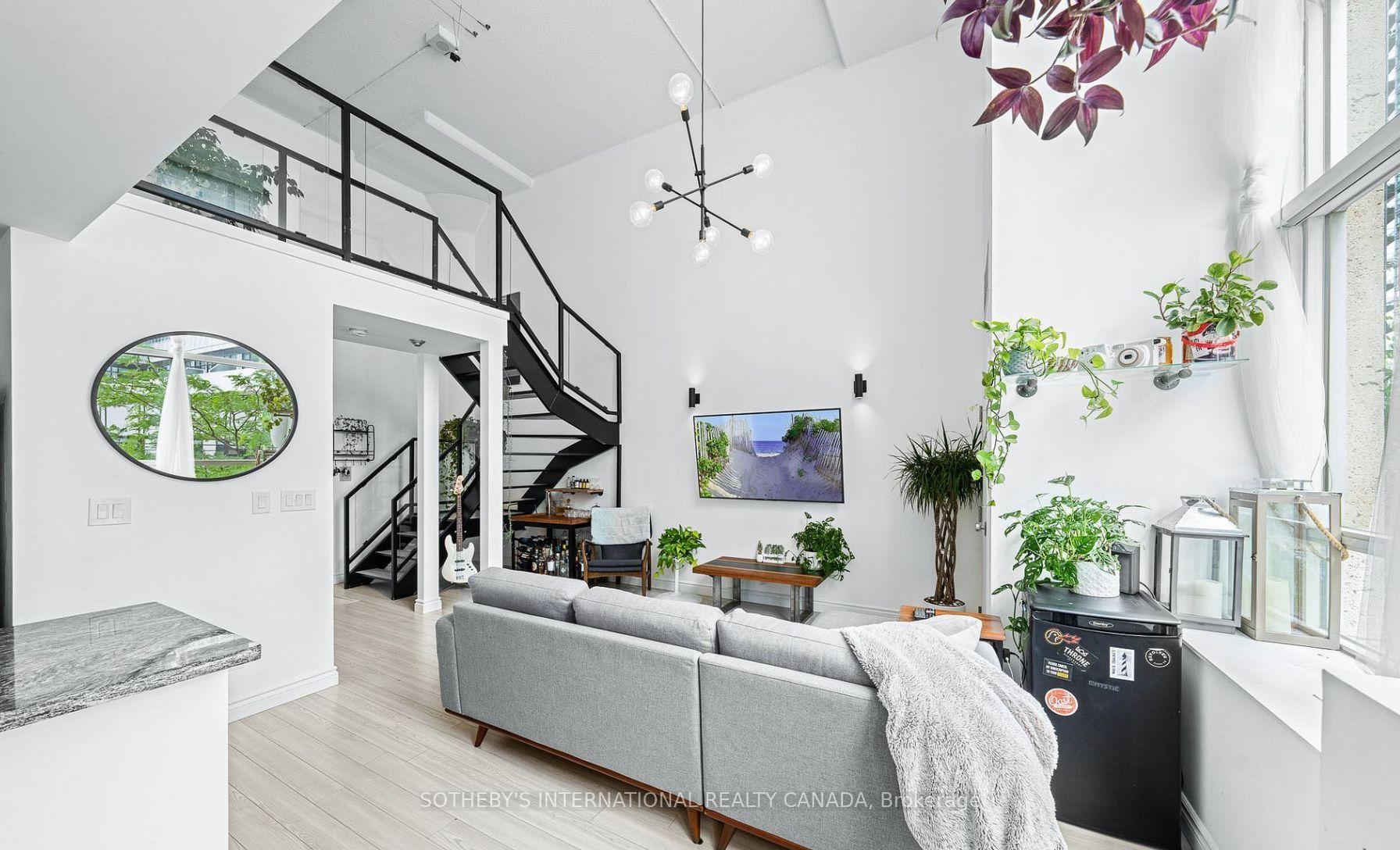 Front of Unit 212, 300 Manitoba Street