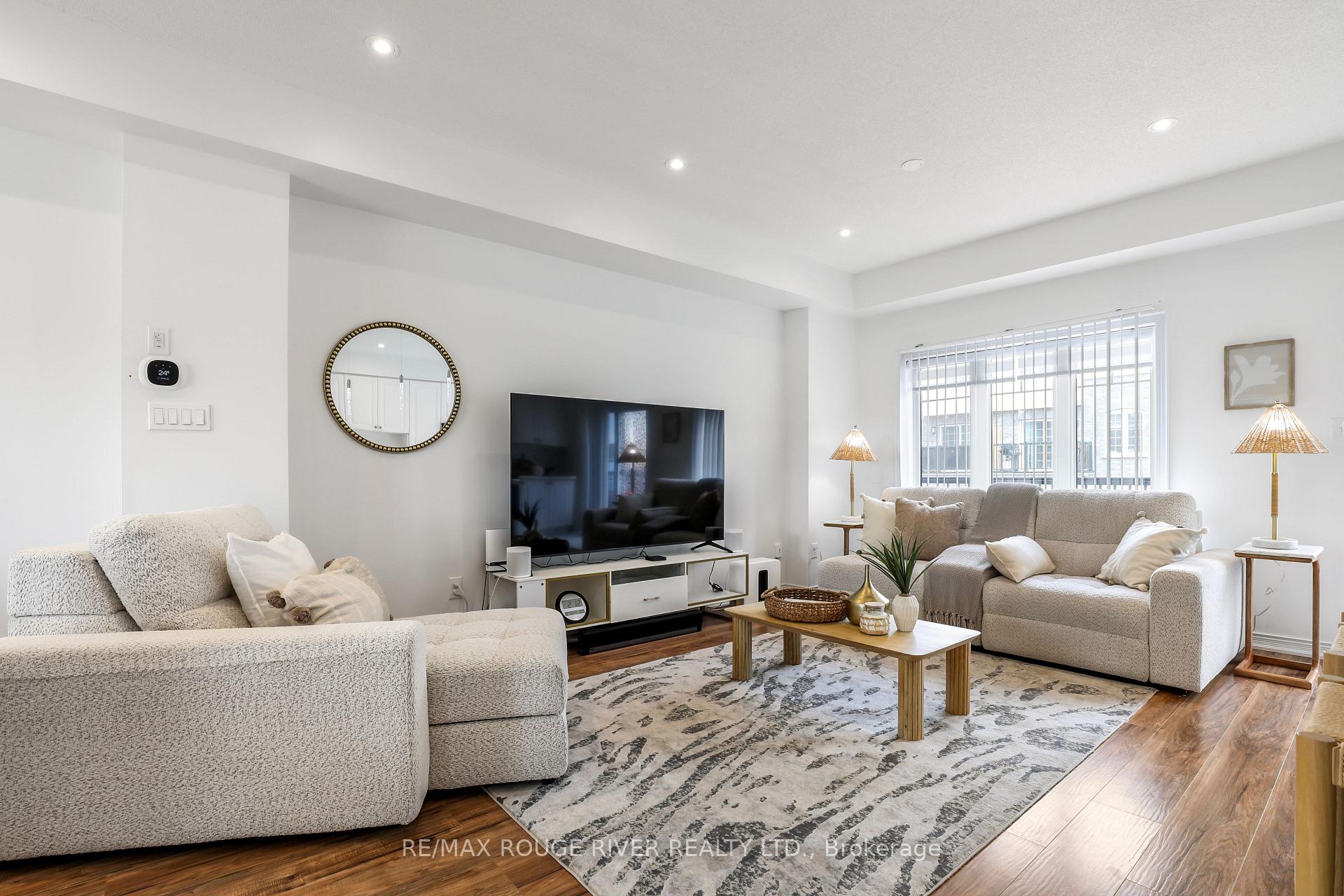 Photo 4 of 17 Devineridge Avenue, Ajax, Central East — HOMEH