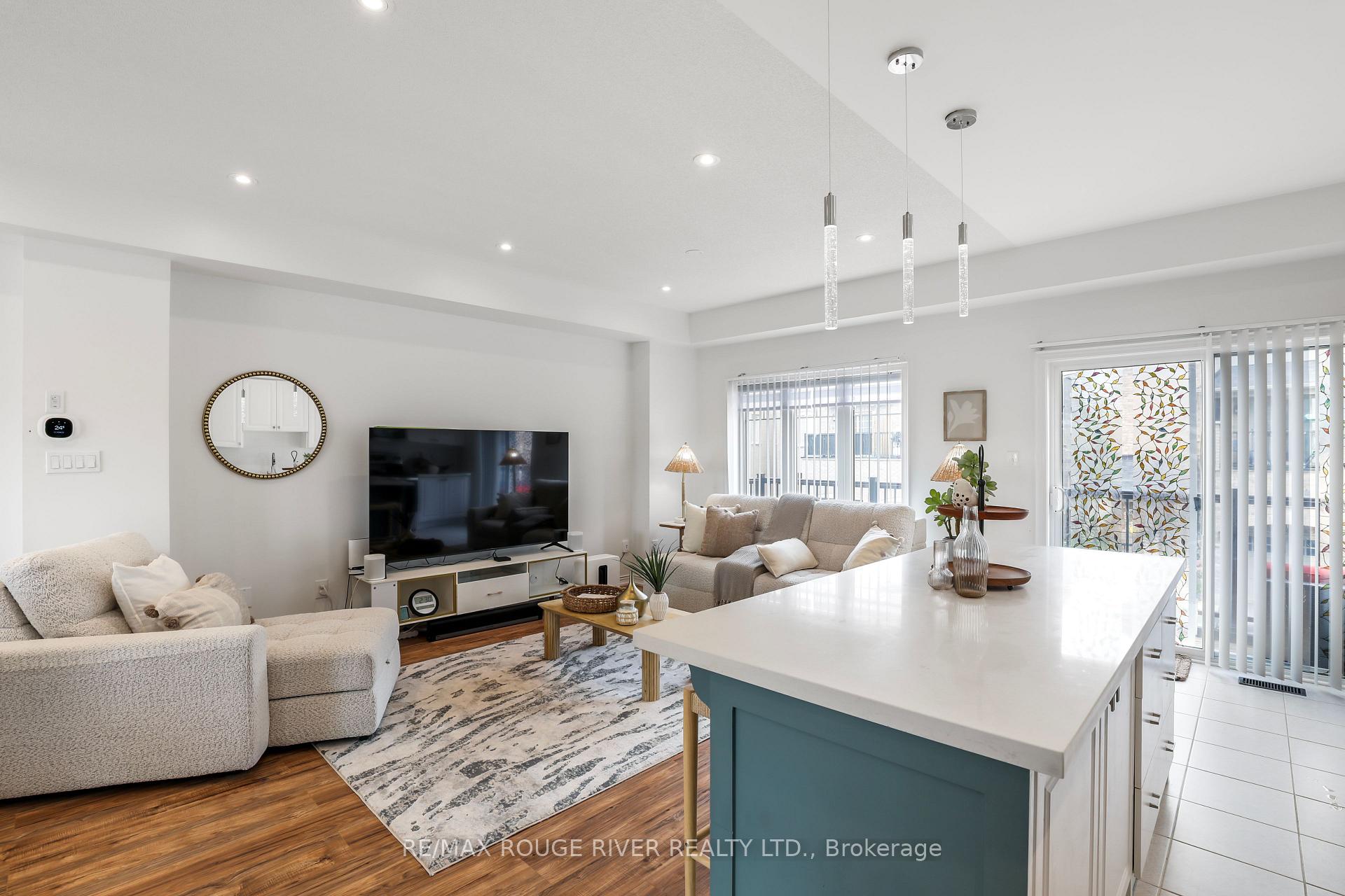 Photo 5 of 17 Devineridge Avenue, Ajax, Central East — HOMEH