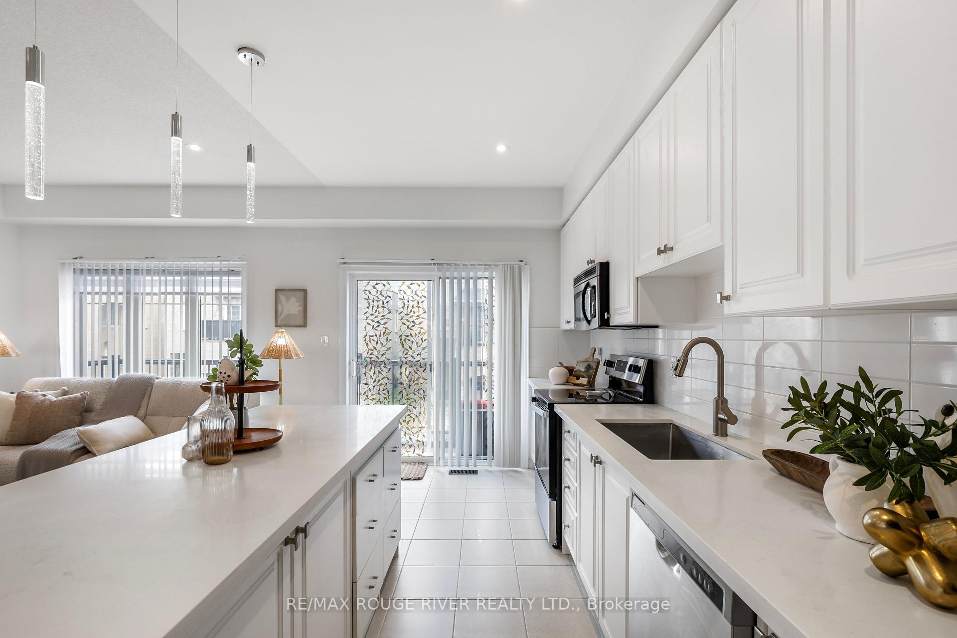 Photo 6 of 17 Devineridge Avenue, Ajax, Central East — HOMEH