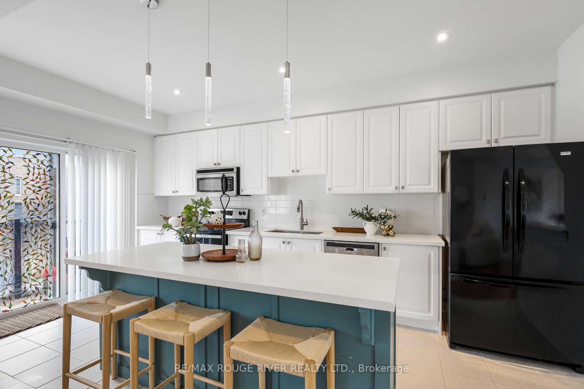 Photo 7 of 17 Devineridge Avenue, Ajax, Central East — HOMEH