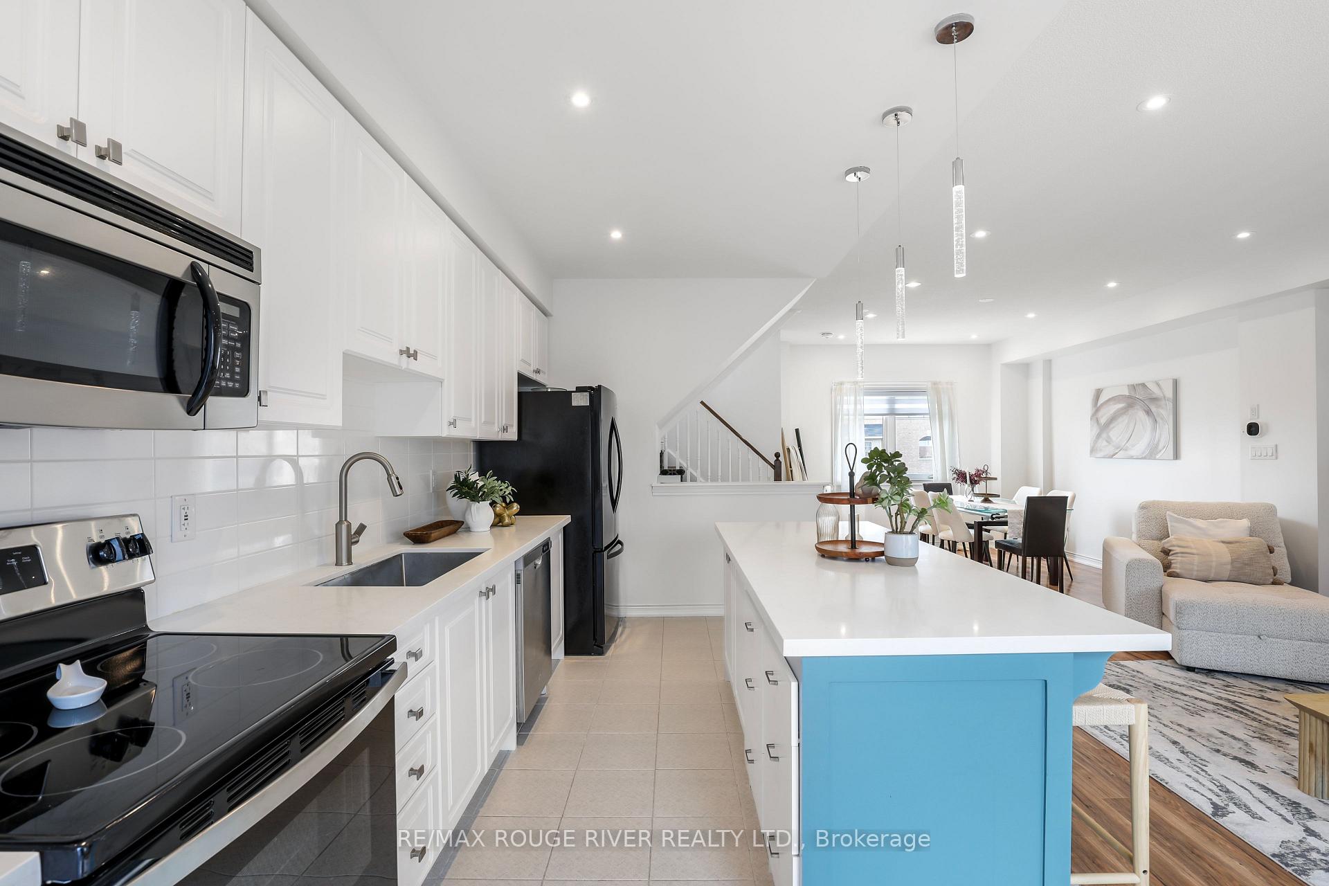 Photo 10 of 17 Devineridge Avenue, Ajax, Central East — HOMEH