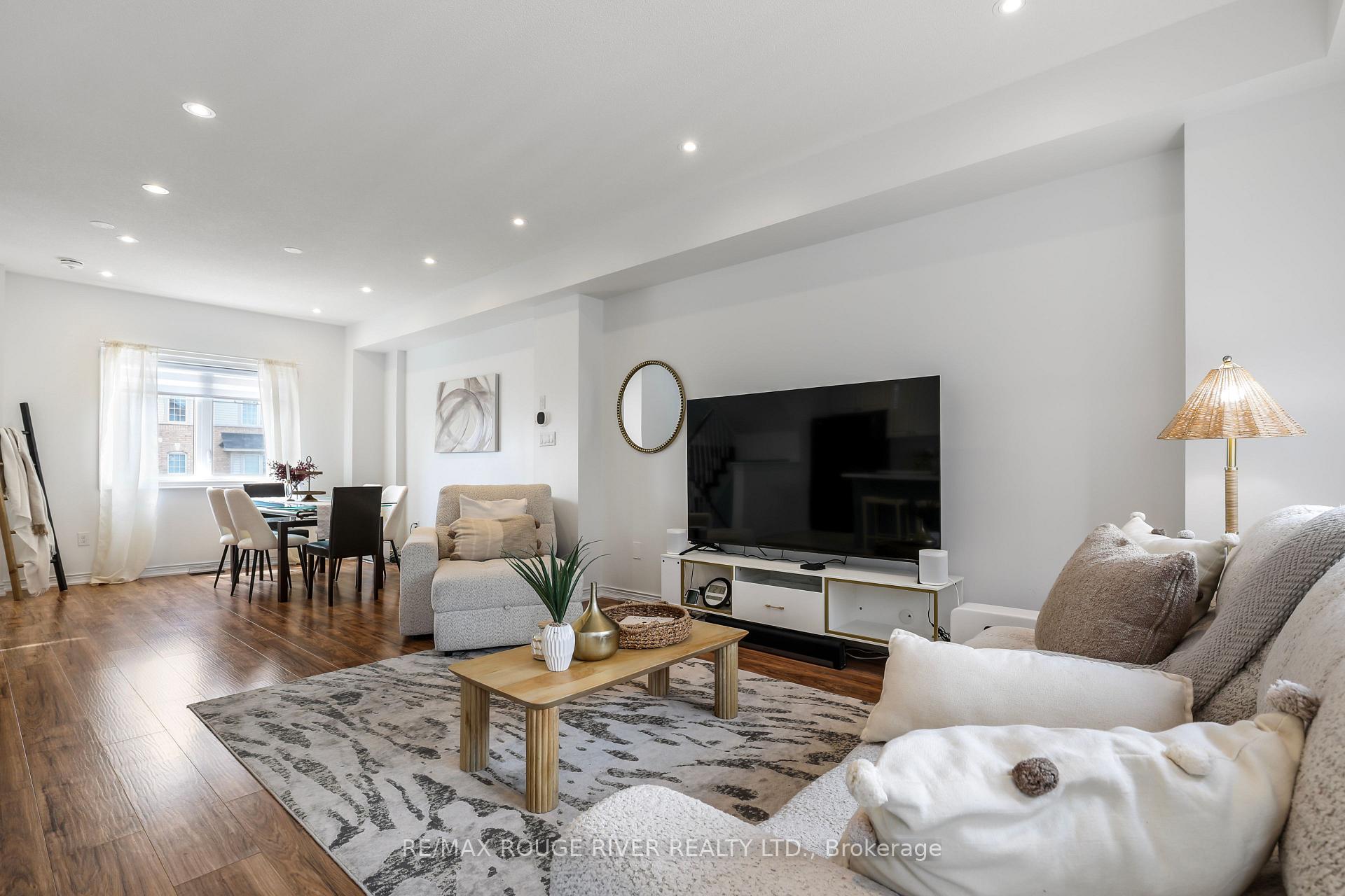 Photo 13 of 17 Devineridge Avenue, Ajax, Central East — HOMEH