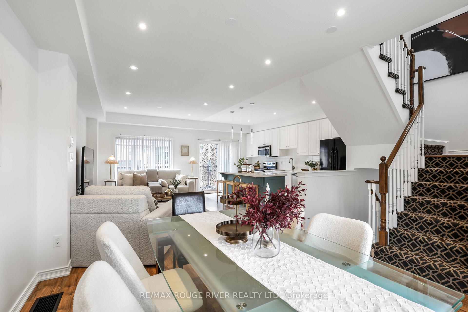 Photo 18 of 17 Devineridge Avenue, Ajax, Central East — HOMEH