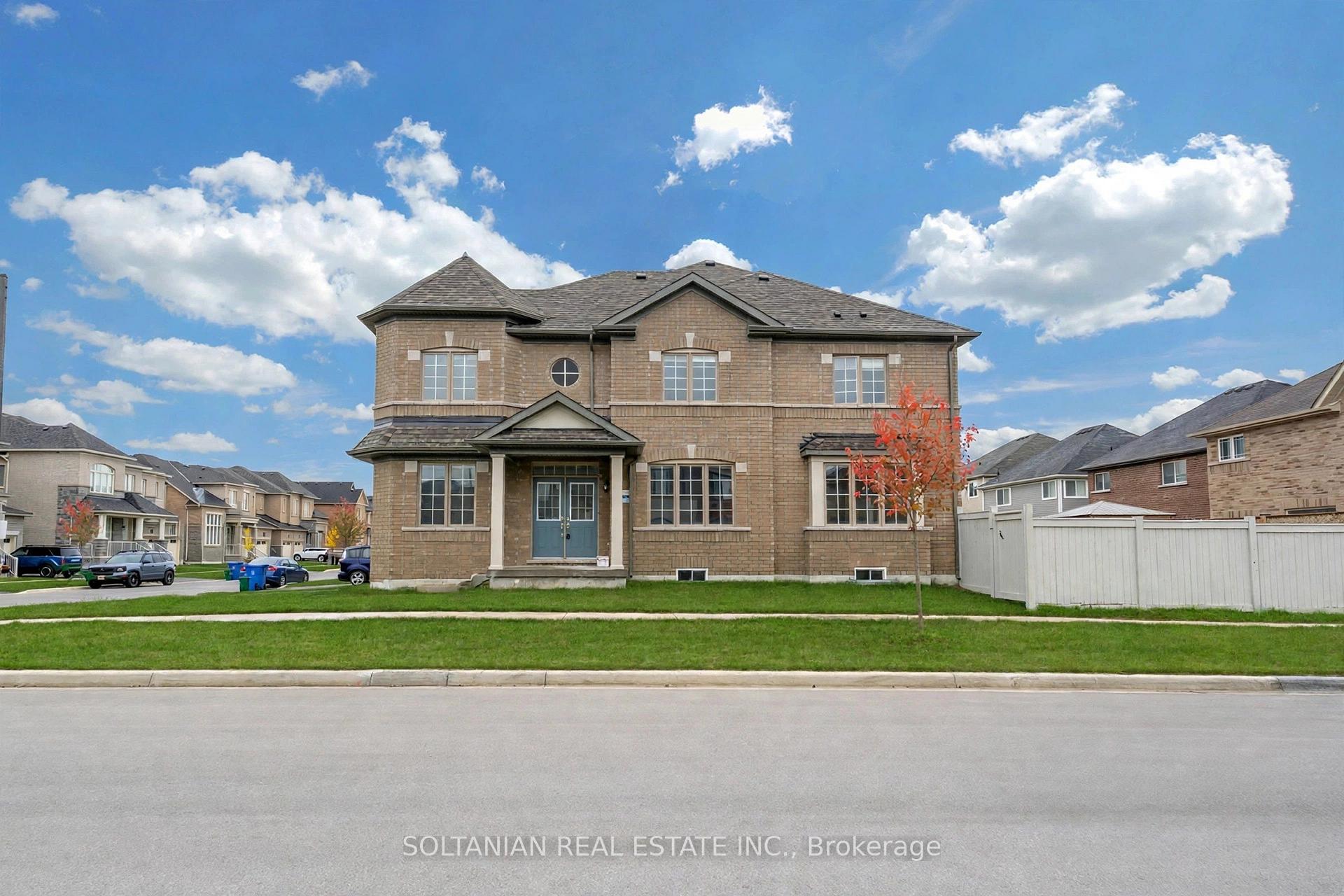 Photo 1 of 75 bud leggett Crescent, Georgina, Keswick South — HOMEH