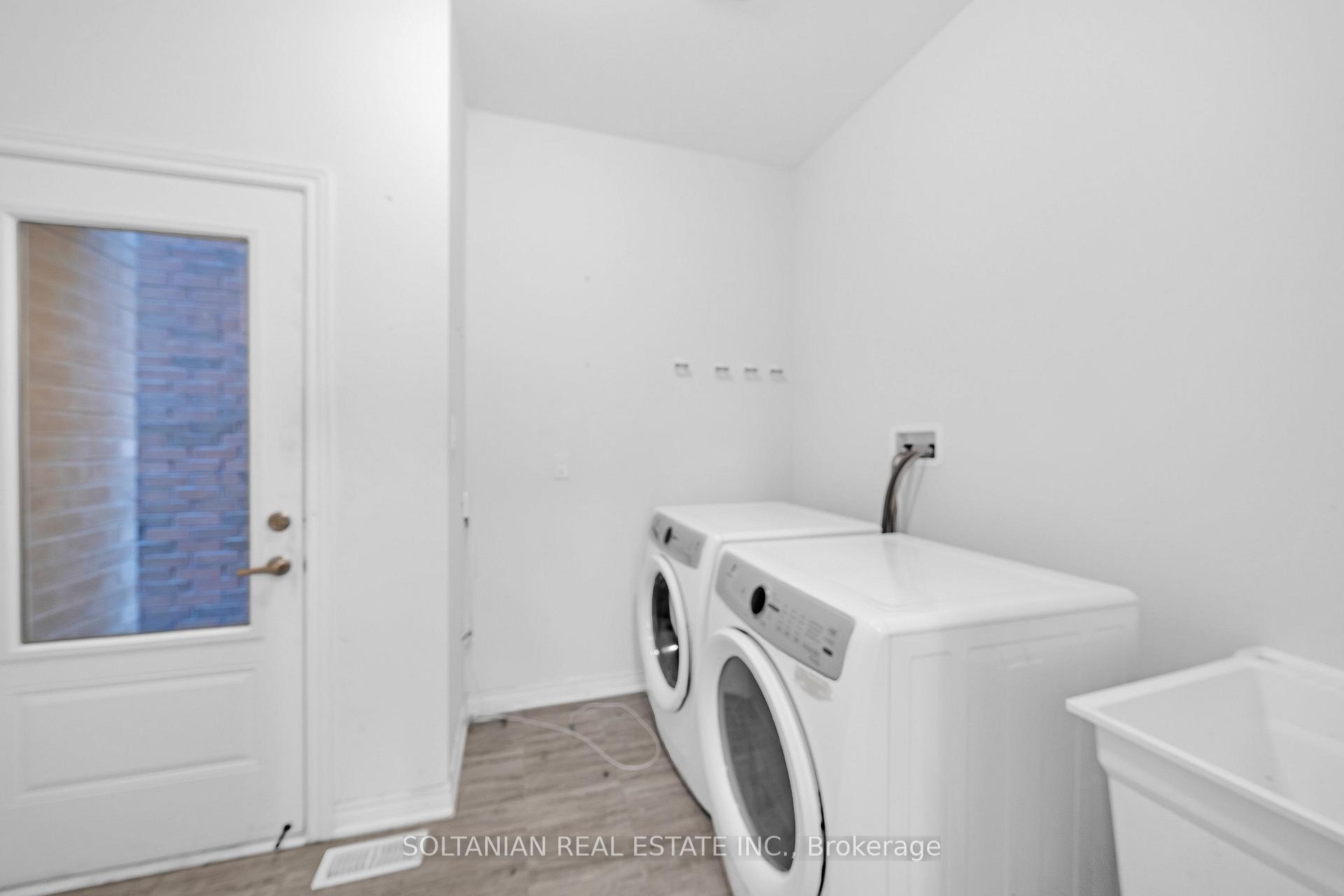 Photo 8 of 75 bud leggett Crescent, Georgina, Keswick South — HOMEH