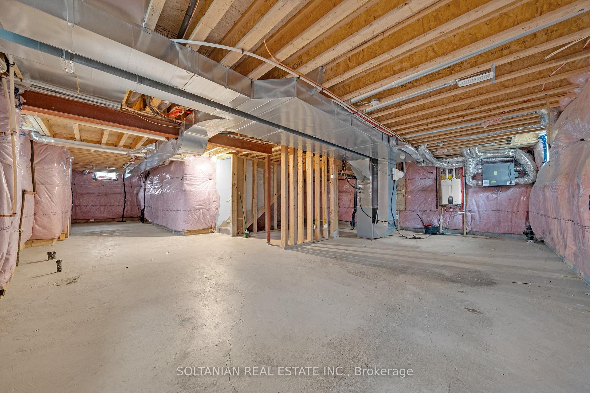 Photo 41 of 75 bud leggett Crescent, Georgina, Keswick South — HOMEH