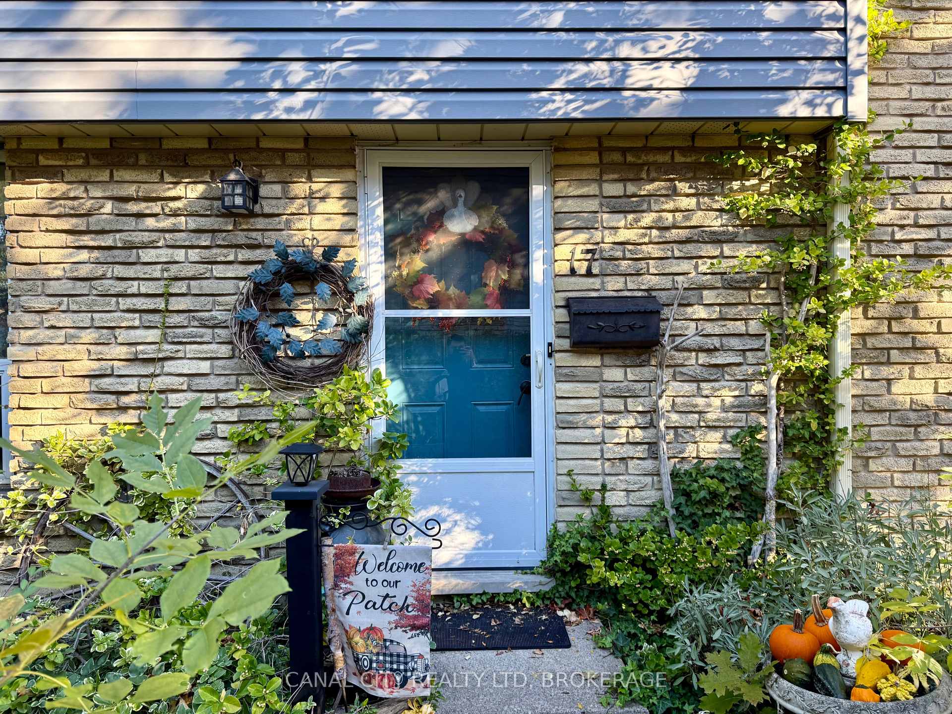 Photo 3 of Unit 17, 18 Barry Street, St. Catharines, Haig — HOMEH