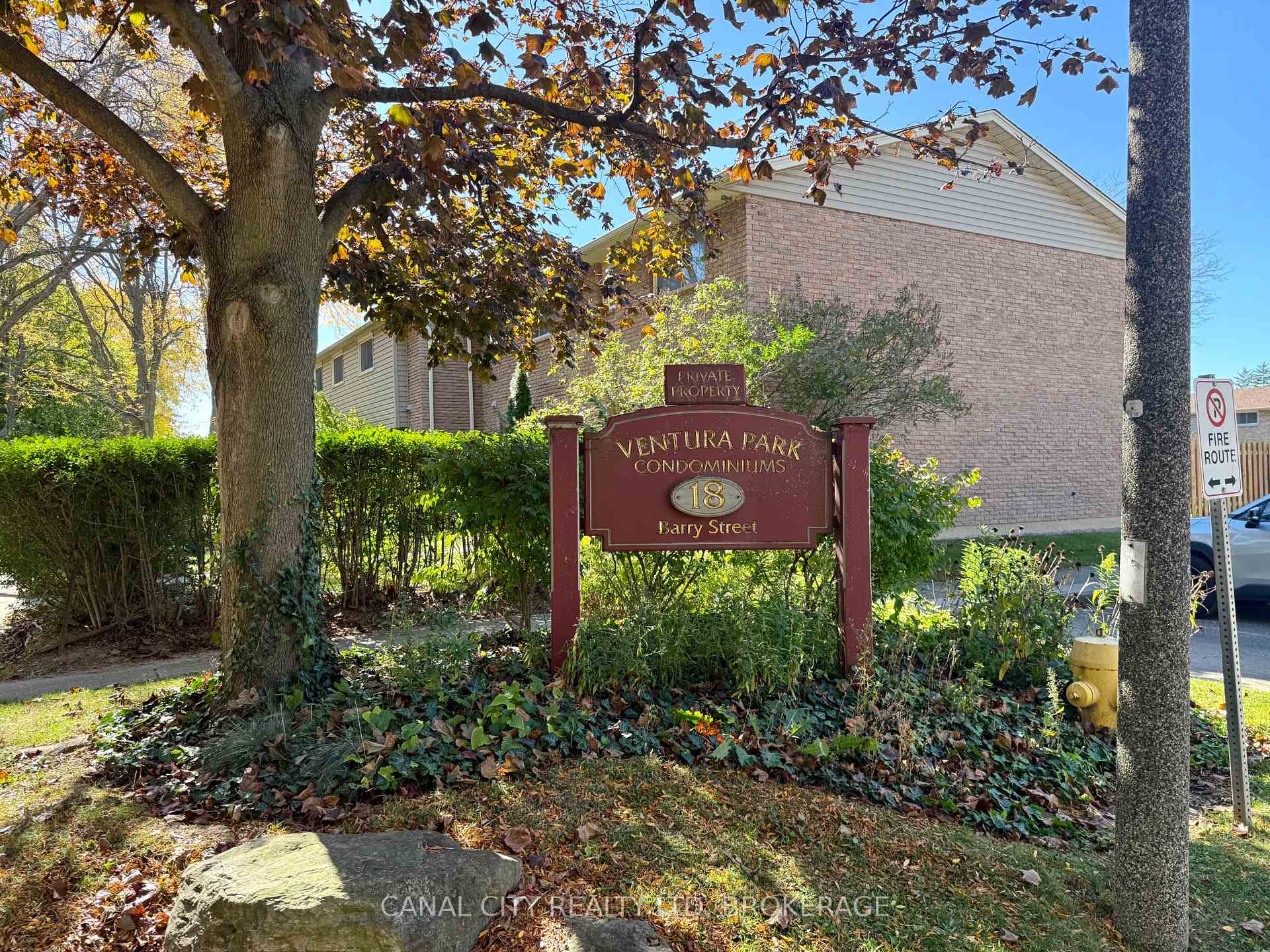 Photo 5 of Unit 17, 18 Barry Street, St. Catharines, Haig — HOMEH