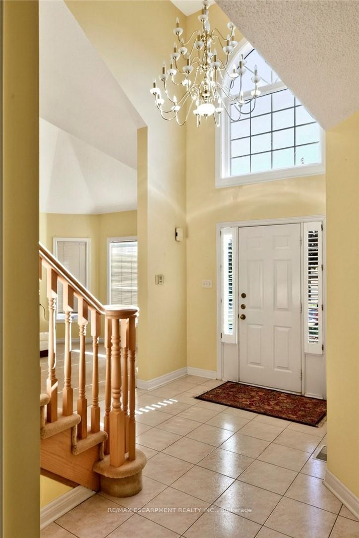 Photo 4 of 13 Chianti Crescent, Hamilton, Stoney Creek — HOMEH