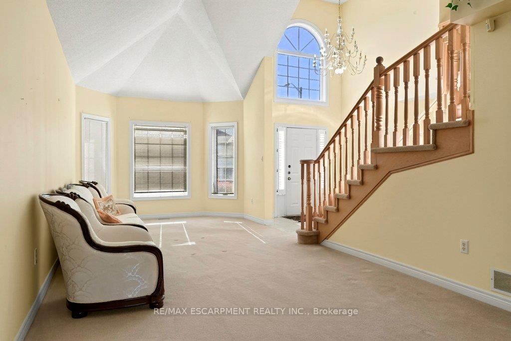 Photo 6 of 13 Chianti Crescent, Hamilton, Stoney Creek — HOMEH