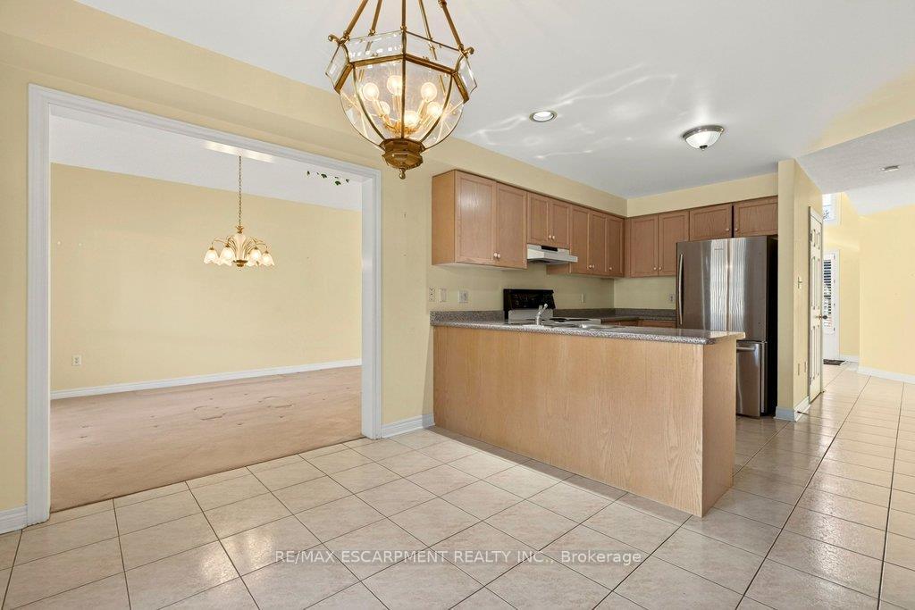 Photo 10 of 13 Chianti Crescent, Hamilton, Stoney Creek — HOMEH