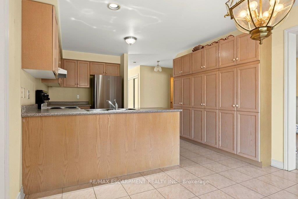 Photo 11 of 13 Chianti Crescent, Hamilton, Stoney Creek — HOMEH