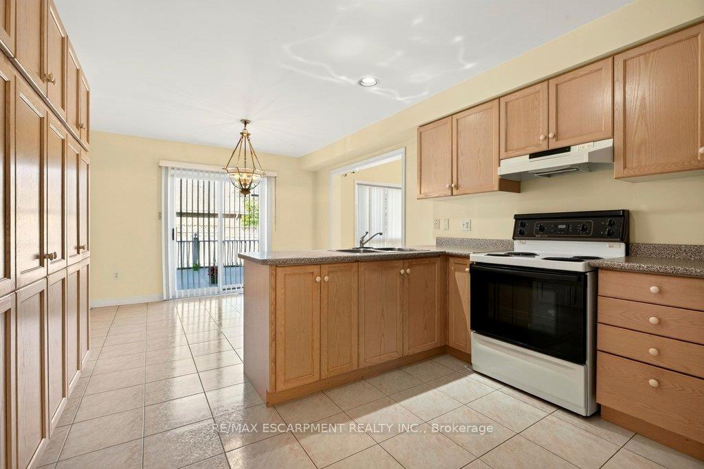 Photo 12 of 13 Chianti Crescent, Hamilton, Stoney Creek — HOMEH