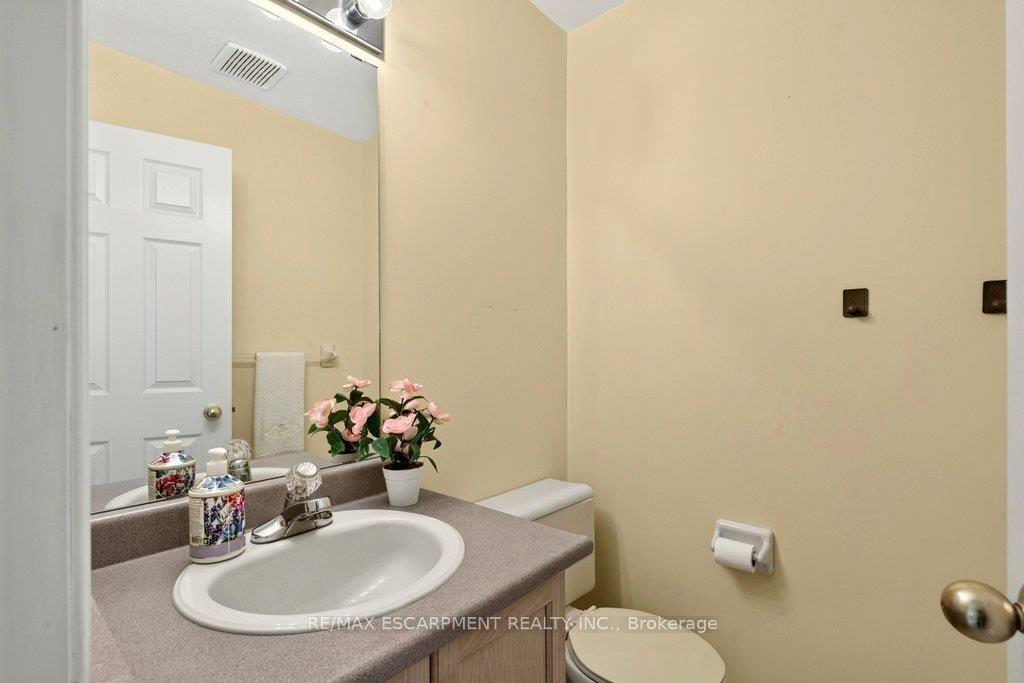 Photo 14 of 13 Chianti Crescent, Hamilton, Stoney Creek — HOMEH