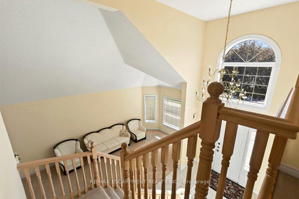 Photo 15 of 13 Chianti Crescent, Hamilton, Stoney Creek — HOMEH