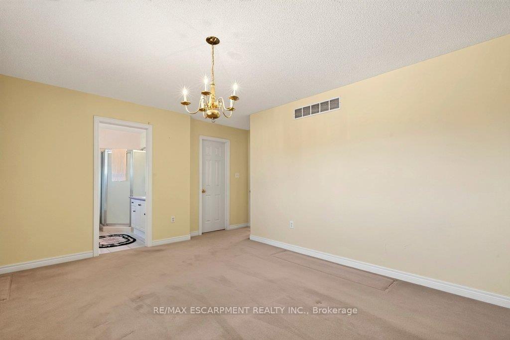 Photo 16 of 13 Chianti Crescent, Hamilton, Stoney Creek — HOMEH