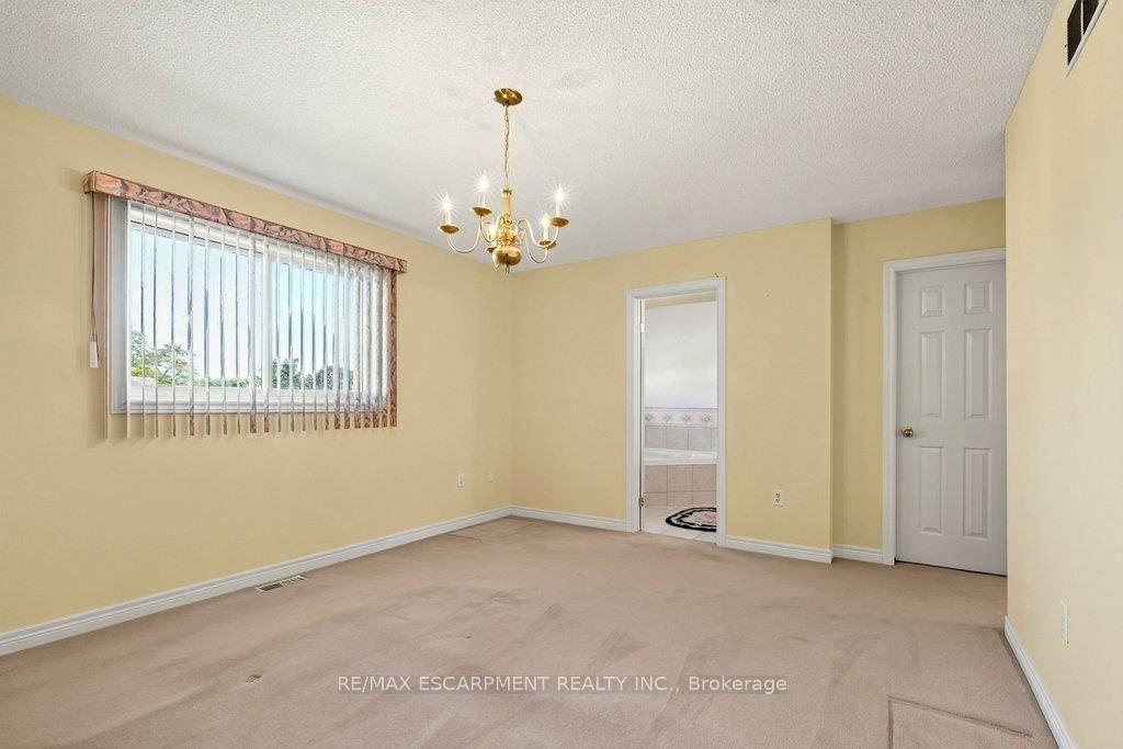 Photo 17 of 13 Chianti Crescent, Hamilton, Stoney Creek — HOMEH